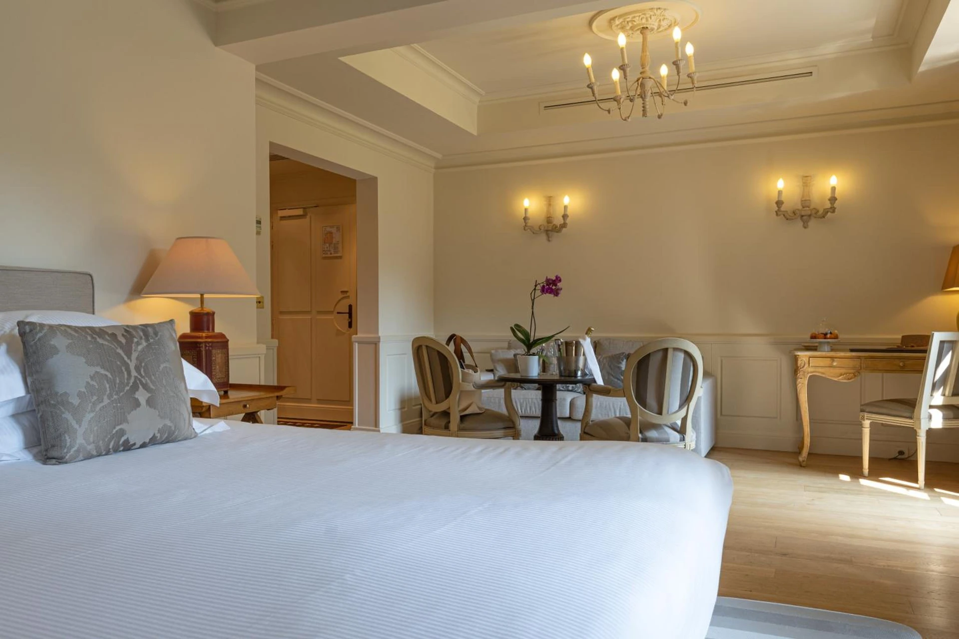 Magnifique chambre pour un séminaire d'entreprise à L'Hôtel & Spa du Castellet - Le Castellet