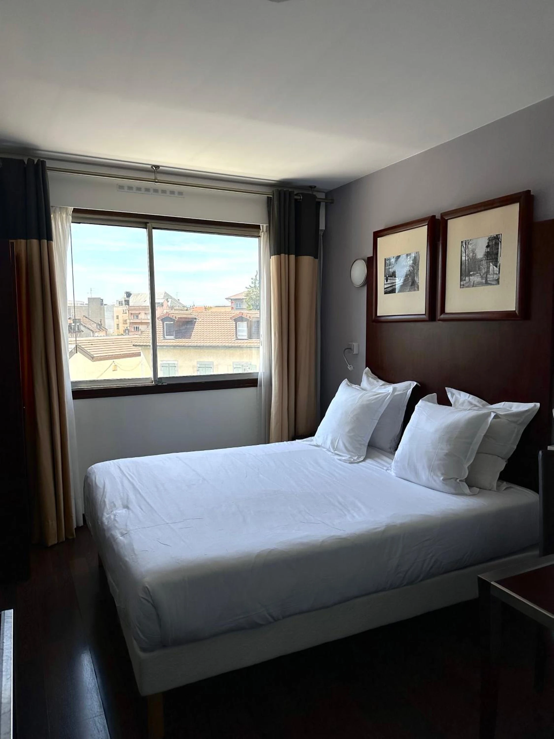 Chambre disponible pour un séminaire d'entreprise à Hôtel Du Centre Annemasse - Annemasse