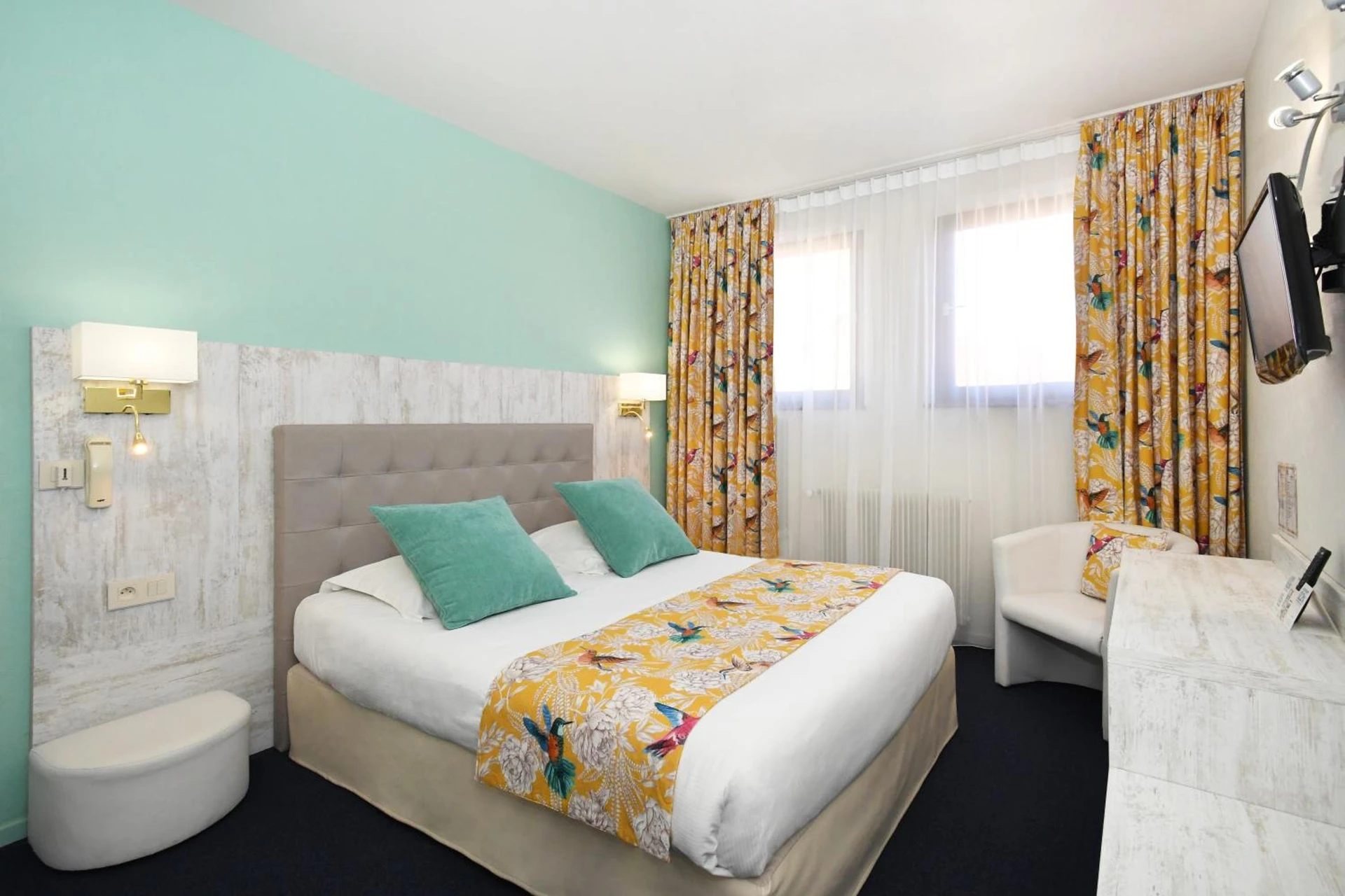 Chambre disponible pour un séminaire d'entreprise à Logis Hôtel du Centre - Halte idéale en cyclotourisme avec garage à vélos clos - Molsheim