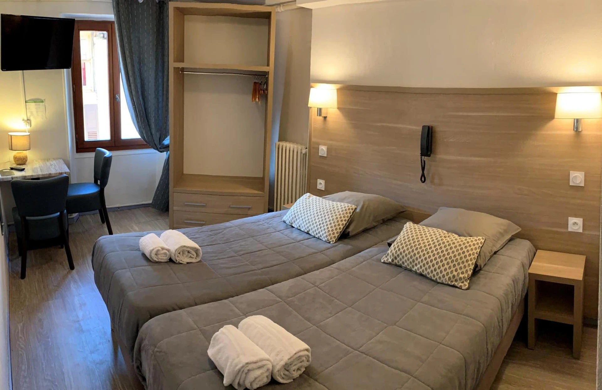Chambre disponible pour un séminaire d'entreprise à Hôtel Du Cheval Blanc Barcelonnette - Barcelonnette