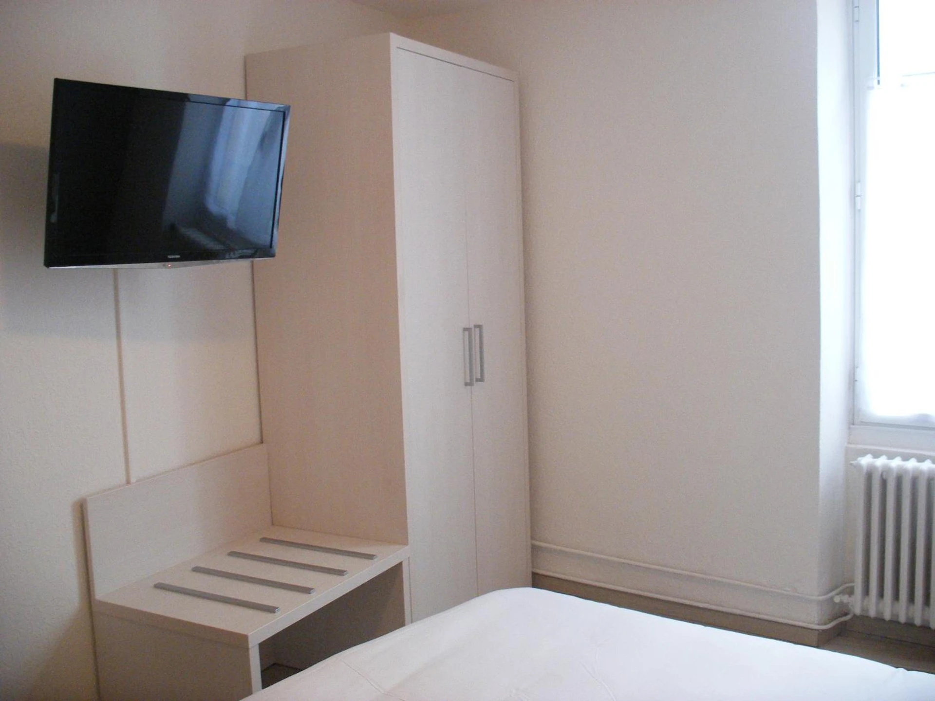 Chambre disponible pour un séminaire d'entreprise à Hôtel Restaurant du Commerce - Estang