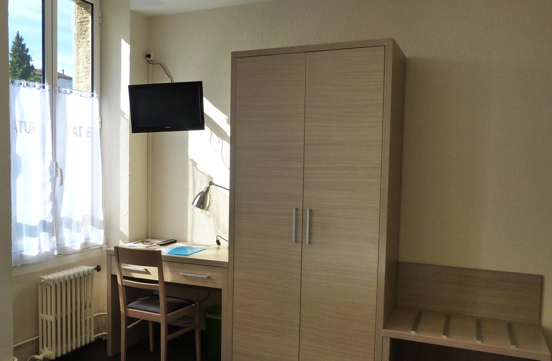 Chambre disponible pour un séminaire d'entreprise à Hôtel Restaurant du Commerce - Estang