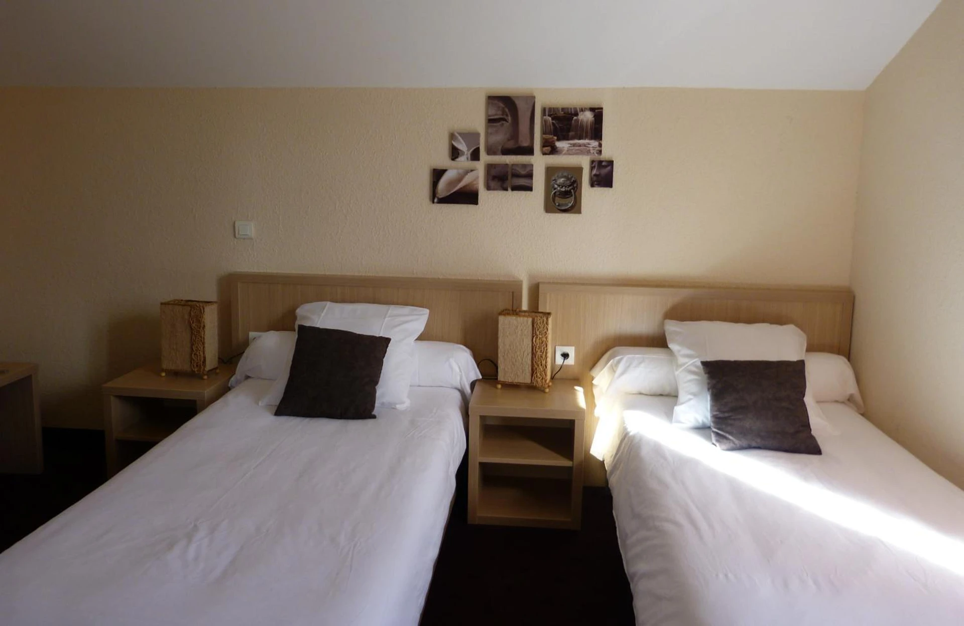 Magnifique chambre pour un séminaire d'entreprise à Hôtel Restaurant du Commerce - Estang