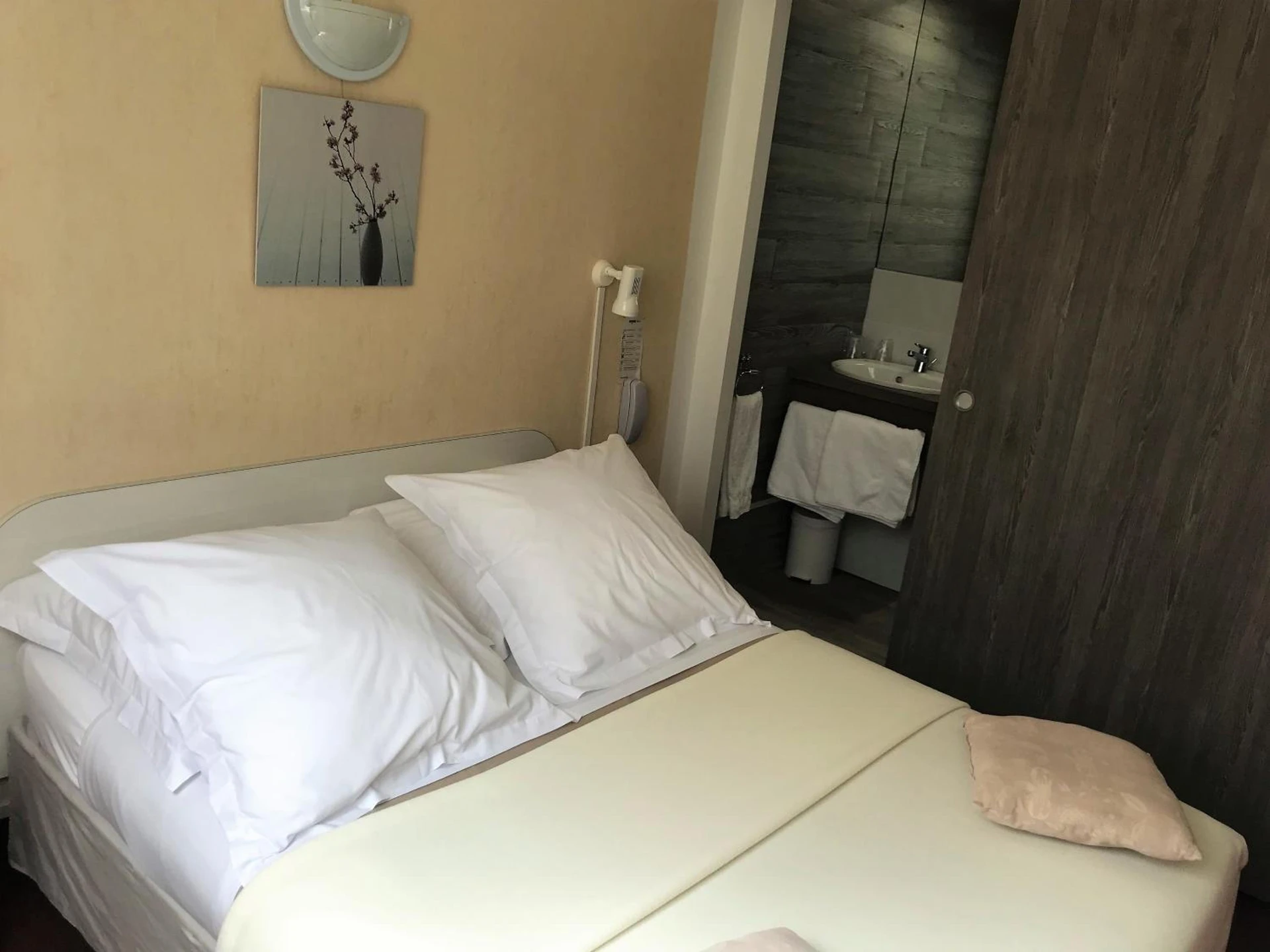Chambre à Hôtel du Commerce - Organiser un séminaire d'entreprise à Les Sables dʼOlonne