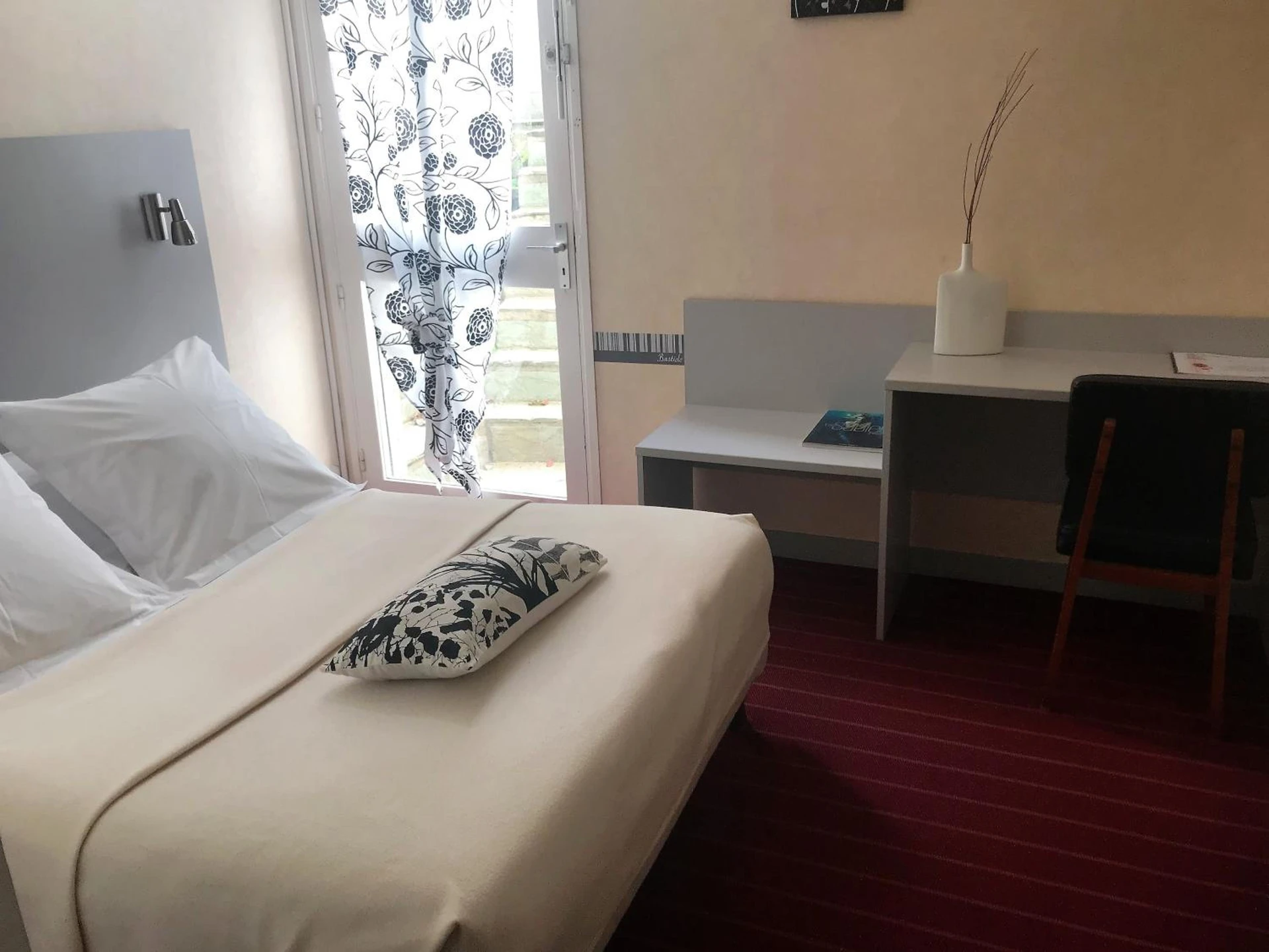Chambre disponible pour un séminaire d'entreprise à Hôtel du Commerce - Les Sables dʼOlonne