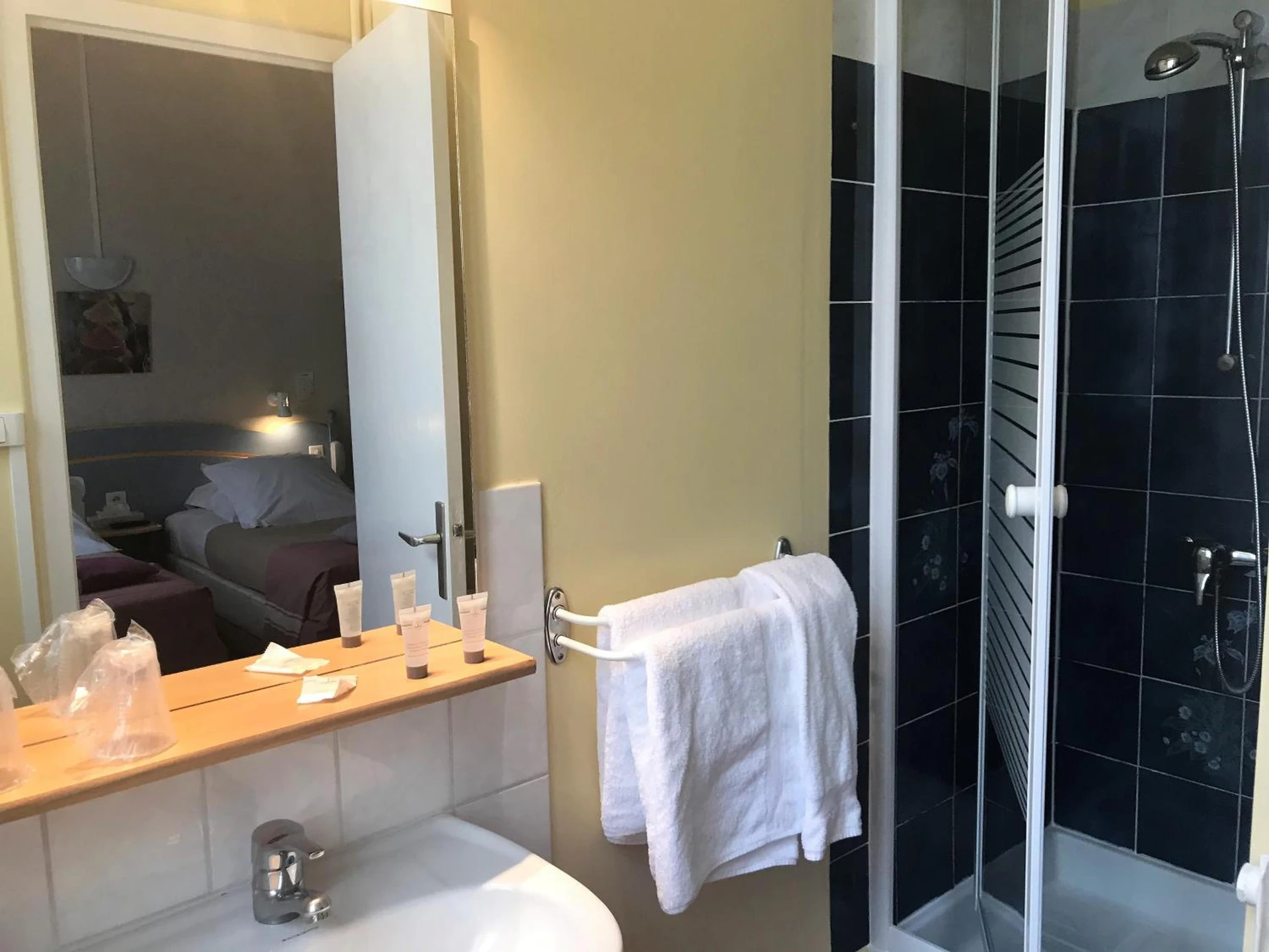 Chambre disponible pour un séminaire d'entreprise à Hôtel du Commerce - Les Sables dʼOlonne