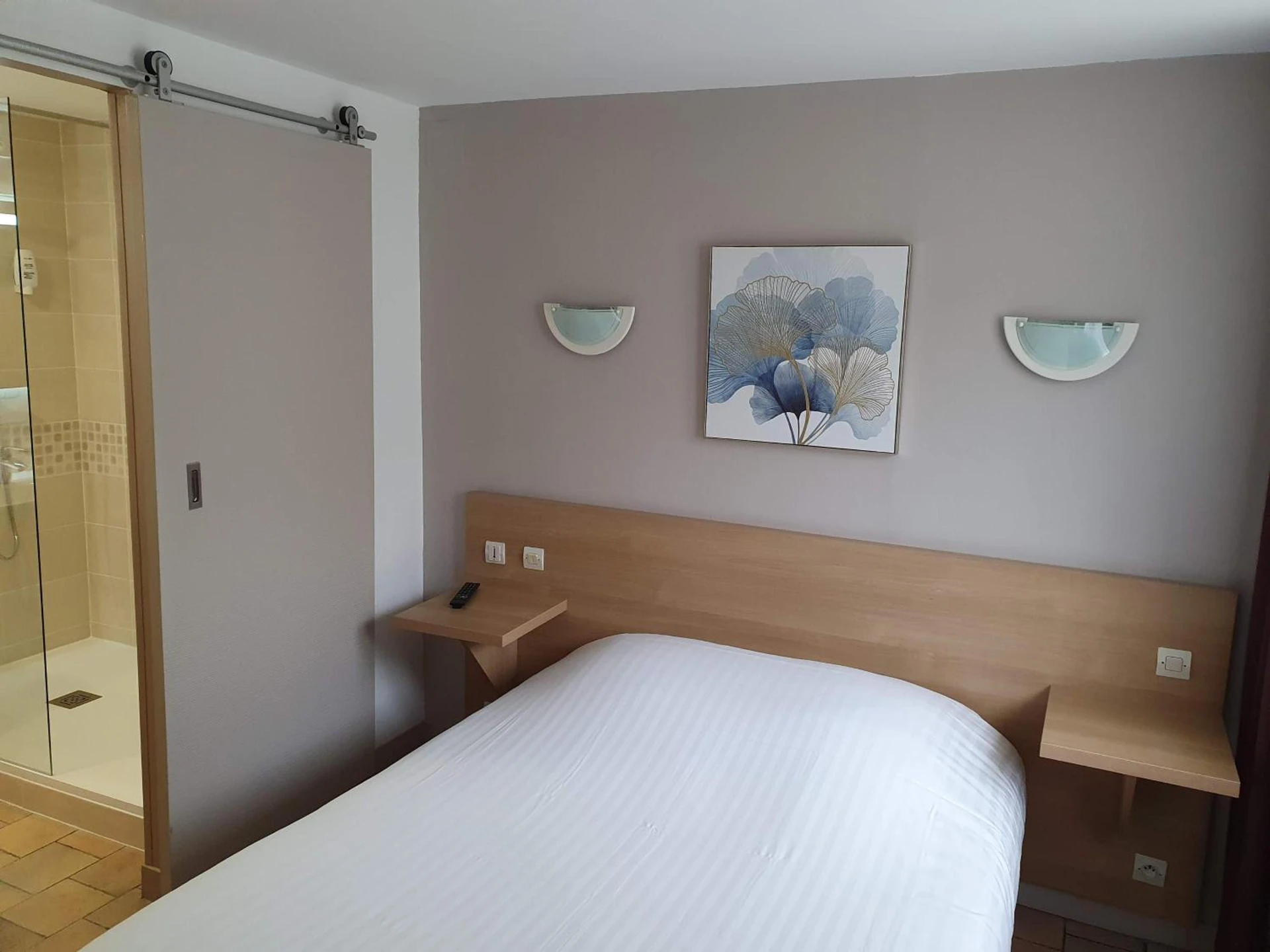 Chambre disponible pour un séminaire d'entreprise à Hôtel Du Commerce - Fécamp