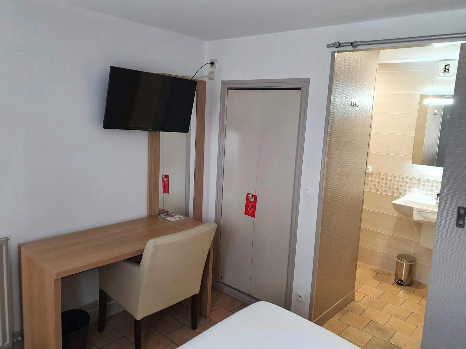 Magnifique chambre pour un séminaire d'entreprise à Hôtel Du Commerce - Fécamp