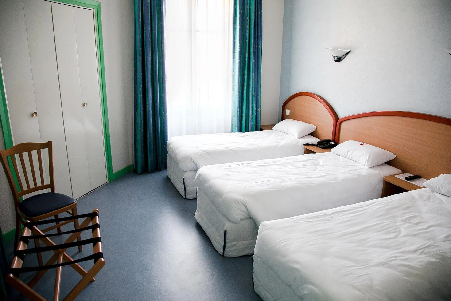 Chambre disponible pour un séminaire d'entreprise à Logis Hôtel du Commerce - Volvic