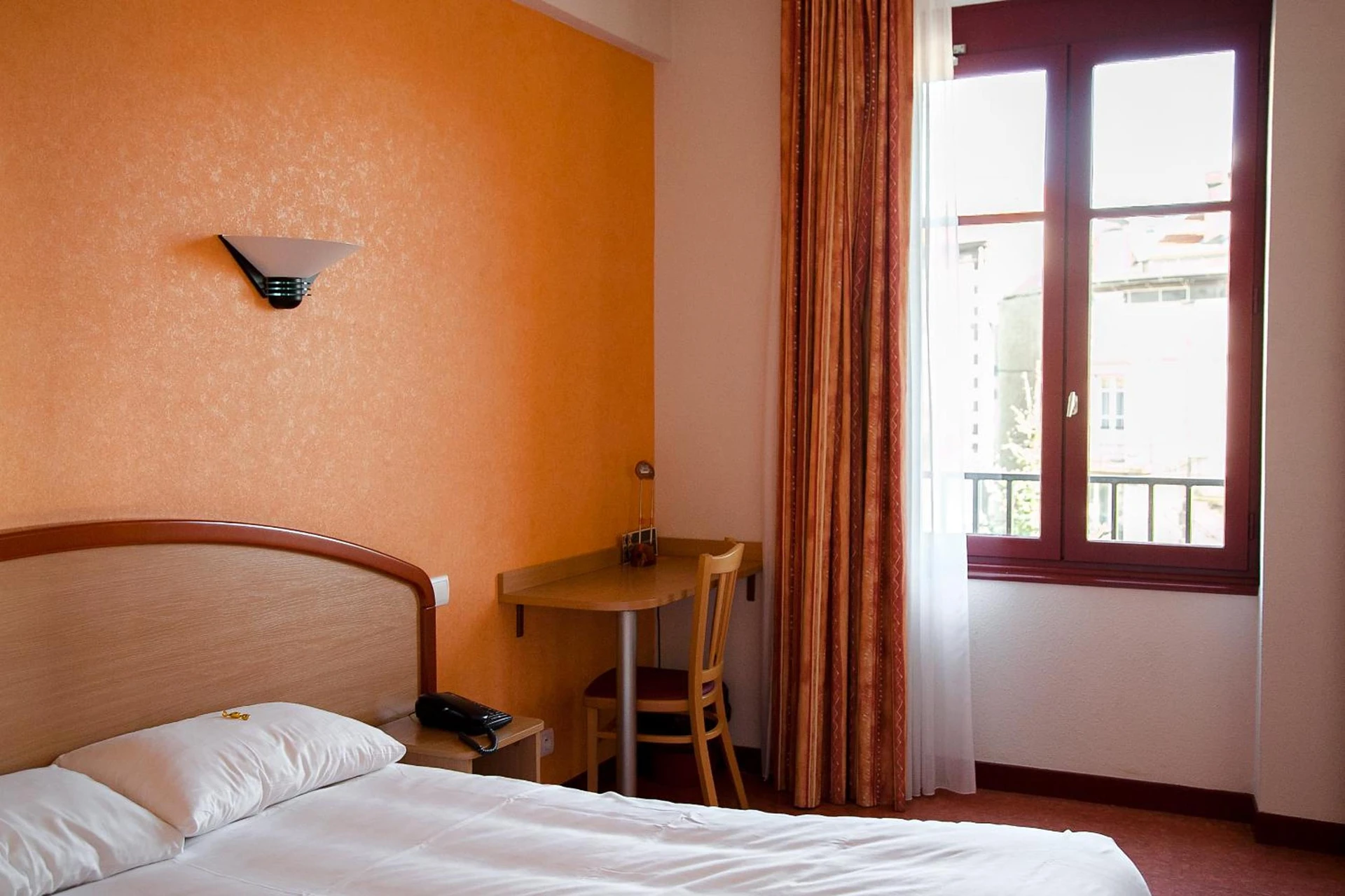 Magnifique chambre pour un séminaire d'entreprise à Logis Hôtel du Commerce - Volvic