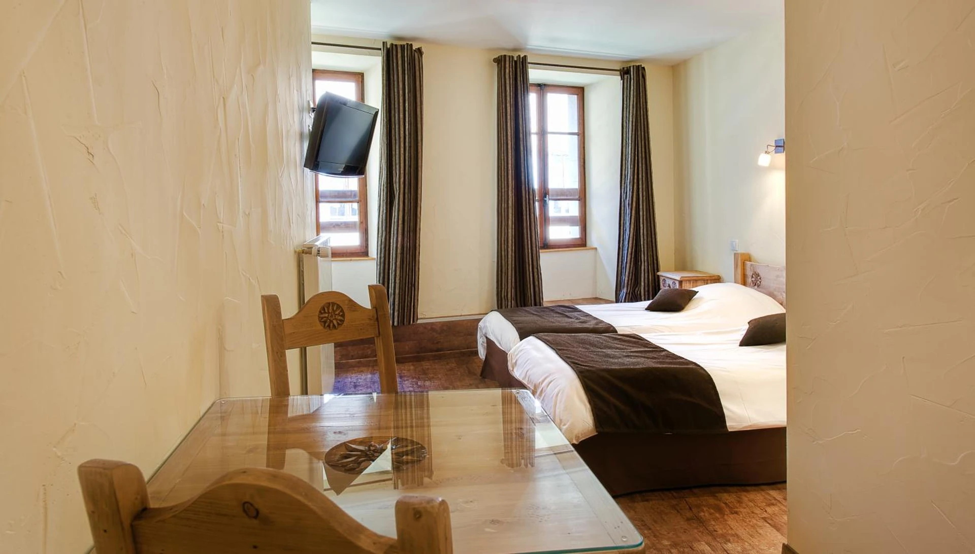 Chambre disponible pour un séminaire d'entreprise à Hotel Du Commerce - Thônes