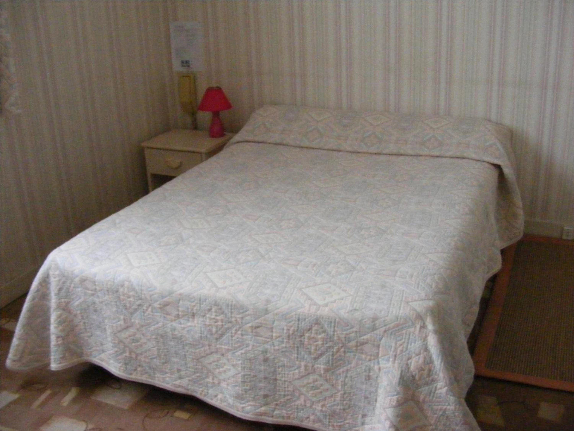 Chambre disponible pour un séminaire d'entreprise à Hotel du Commerce - Challans