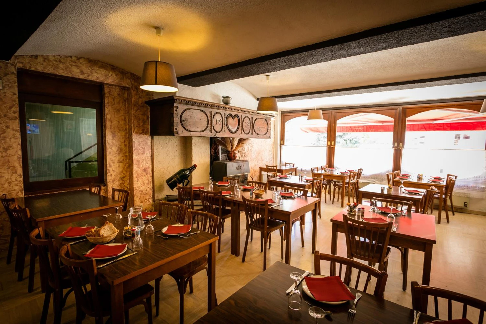 Organiser un séminaire d'entreprise : Logis Hotel Restaurant Du Commerce à la-canourgue
