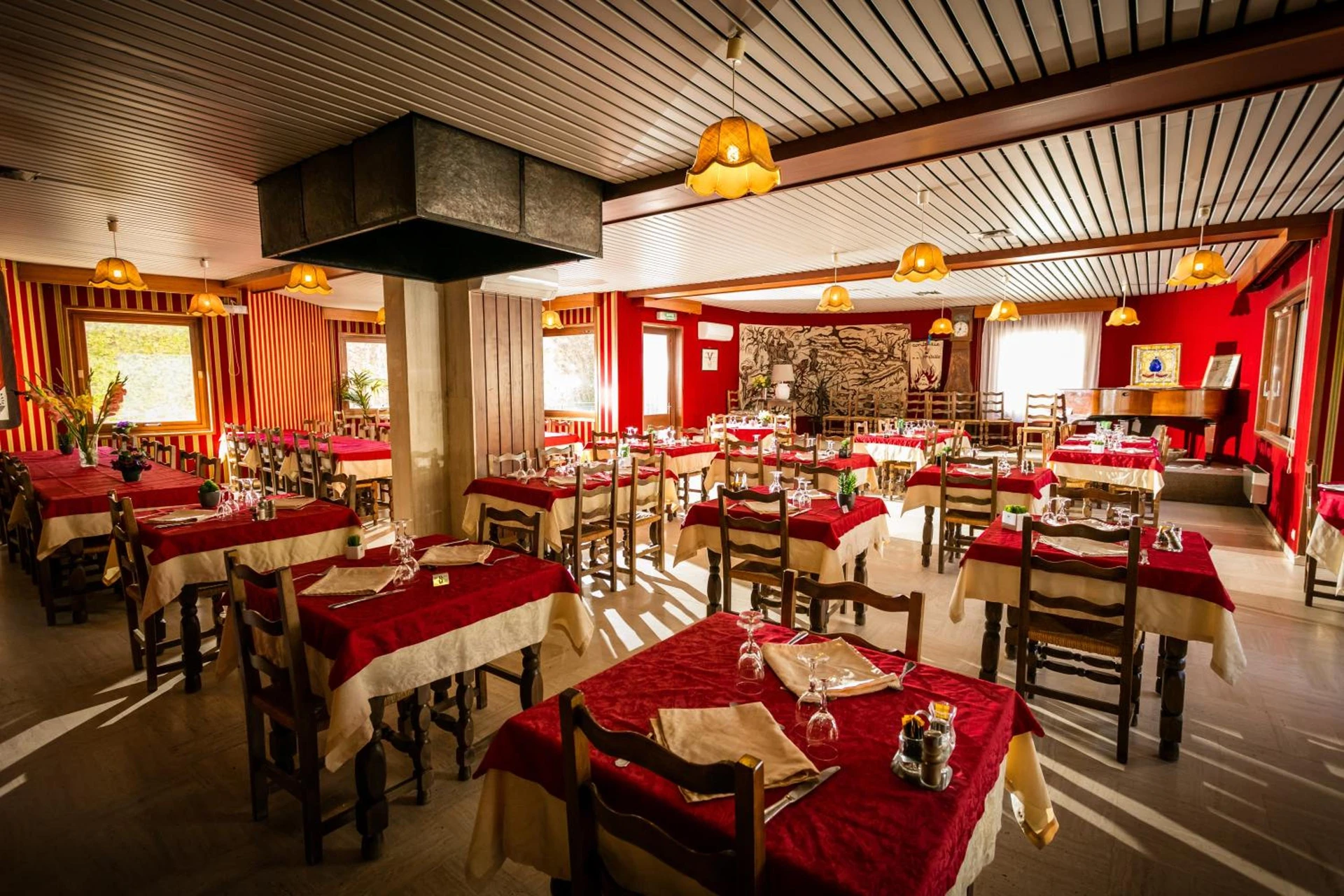 Organiser un séminaire d'entreprise : Logis Hotel Restaurant Du Commerce à la-canourgue