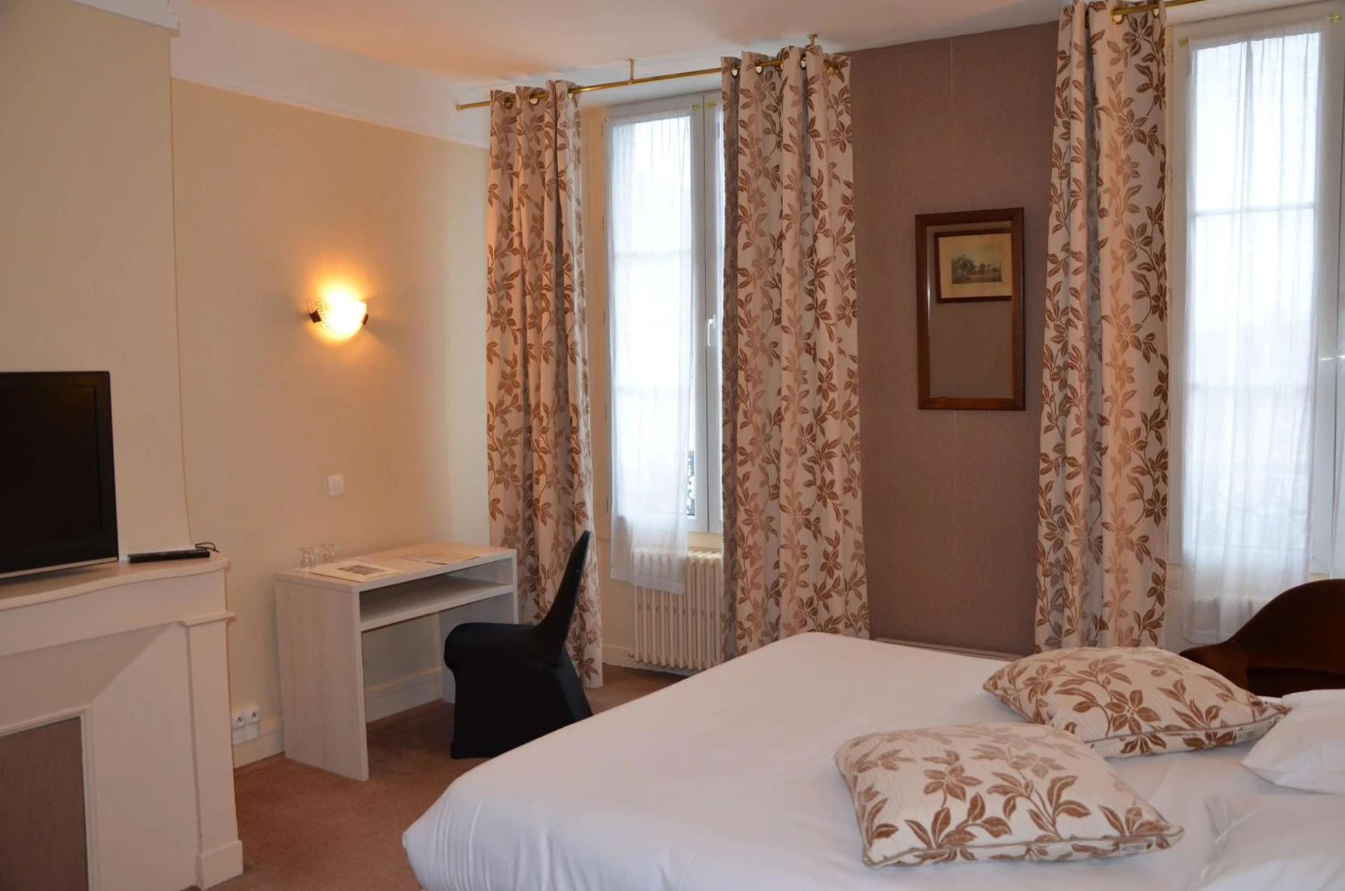 Chambre disponible pour un séminaire d'entreprise à Brit Hotel Du Dauphin L'Aigle - LʼAigle