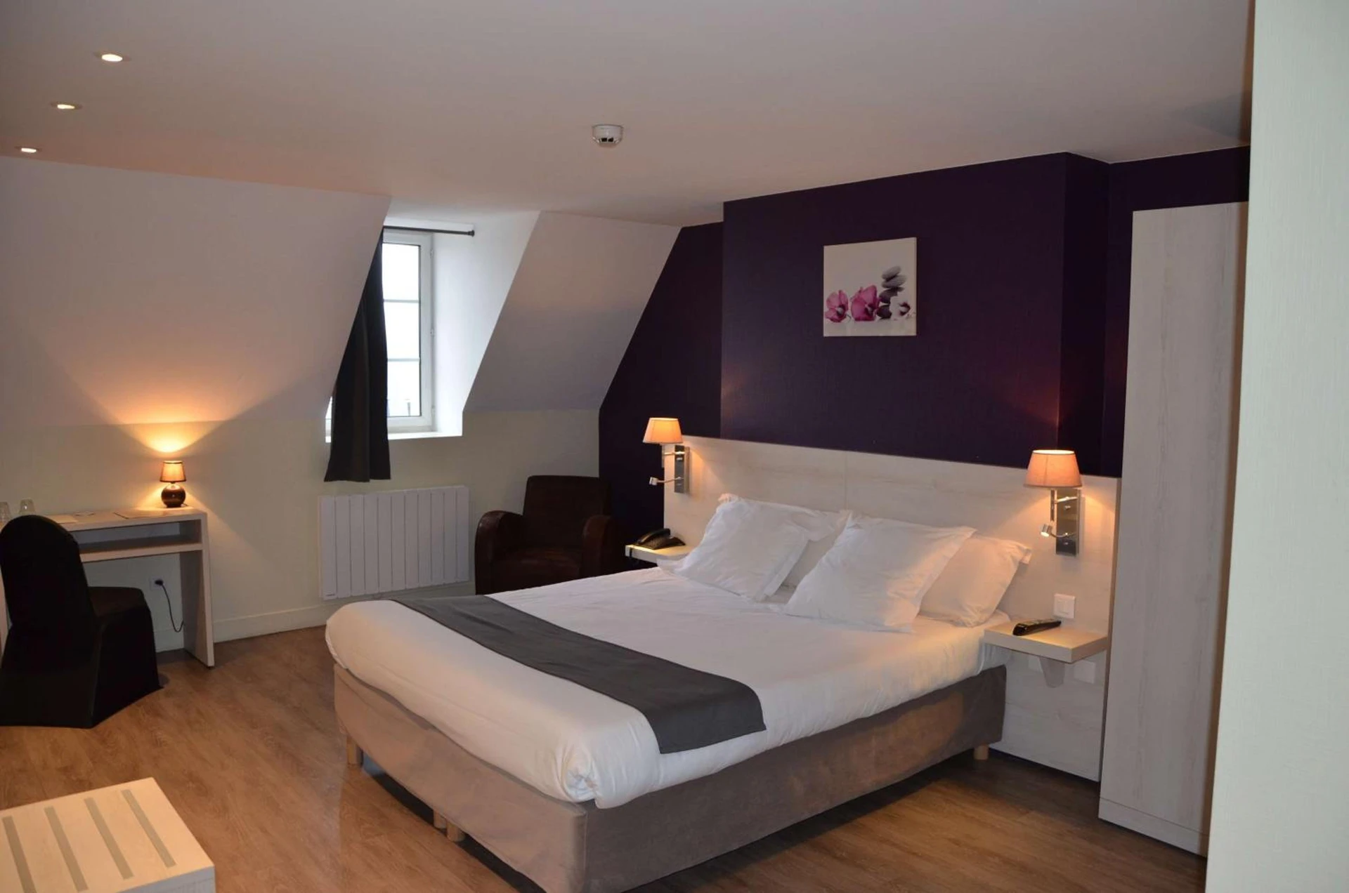 Chambre disponible pour un séminaire d'entreprise à Brit Hotel Du Dauphin L'Aigle - LʼAigle