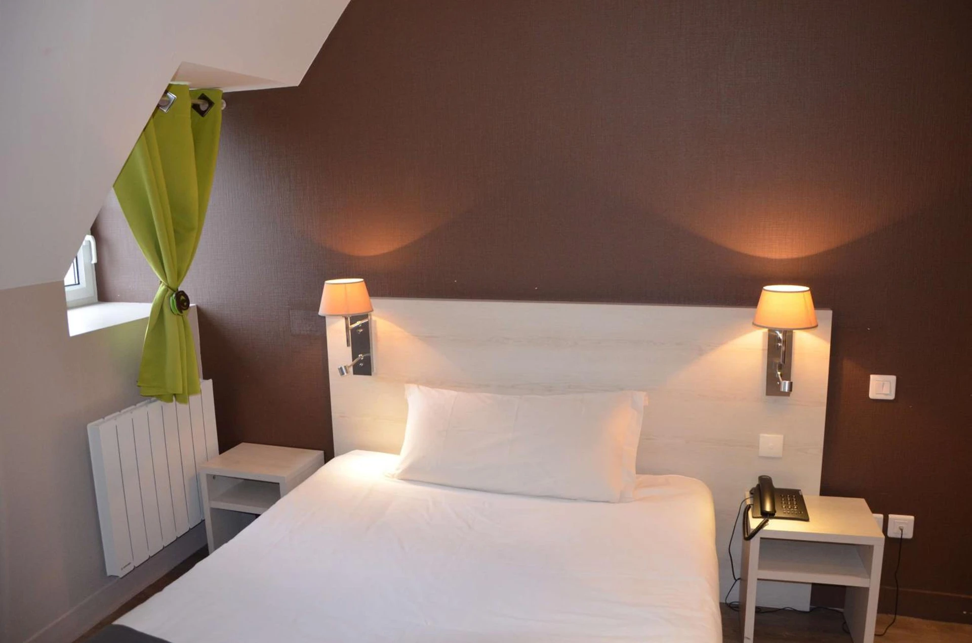 Magnifique chambre pour un séminaire d'entreprise à Brit Hotel Du Dauphin L'Aigle - LʼAigle