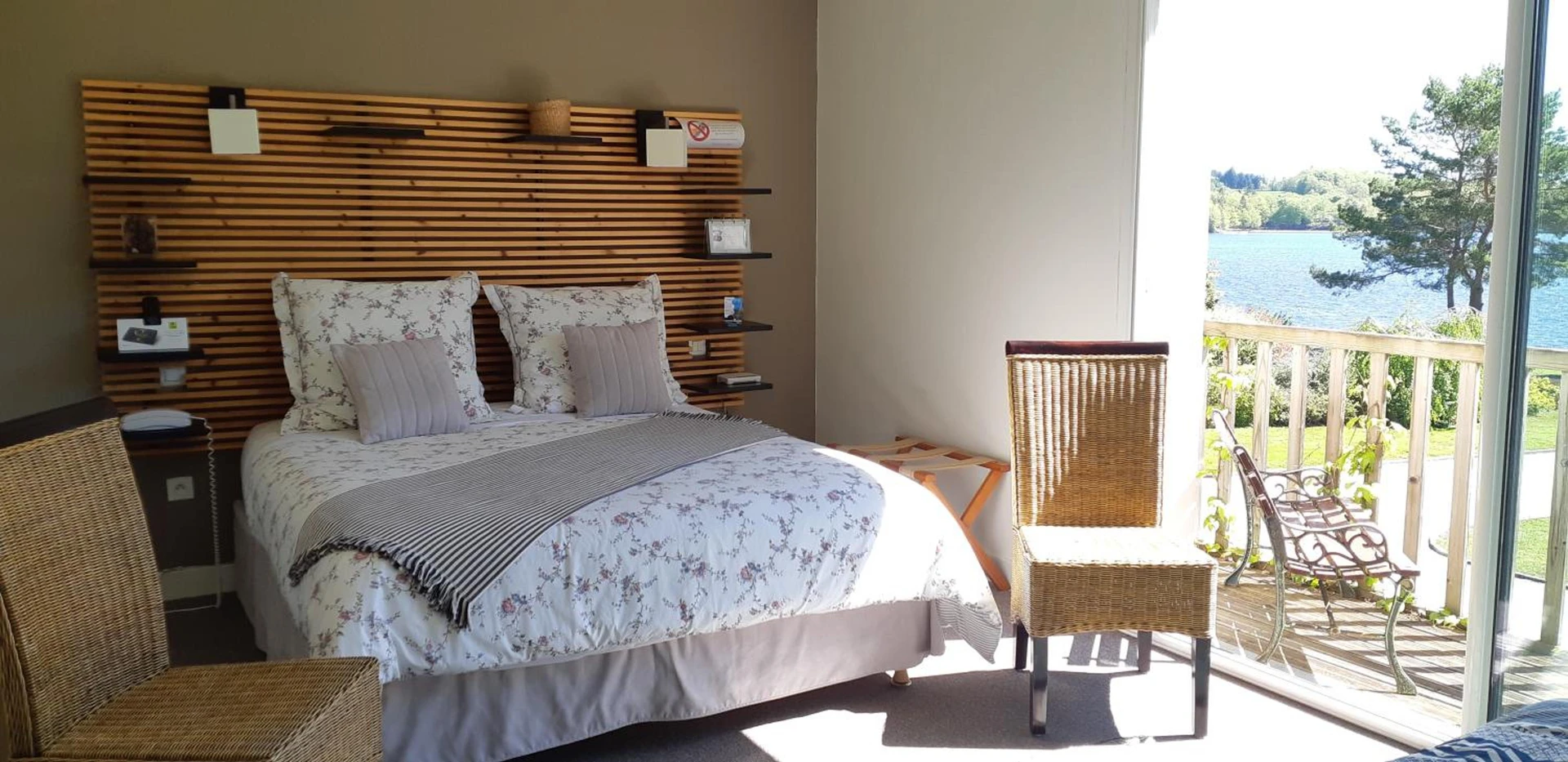 Chambre disponible pour un séminaire d'entreprise à Logis Hotel du Lac - Neuvic