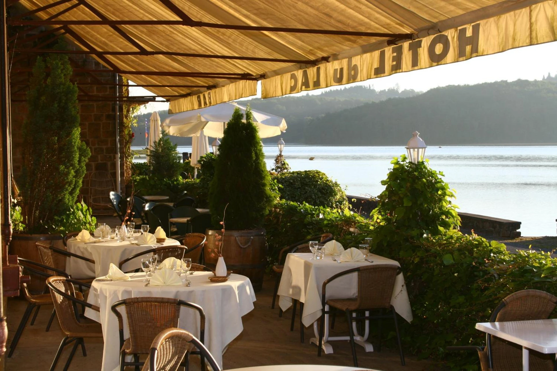 Magnifique chambre pour un séminaire d'entreprise à Logis Hotel du Lac - Neuvic