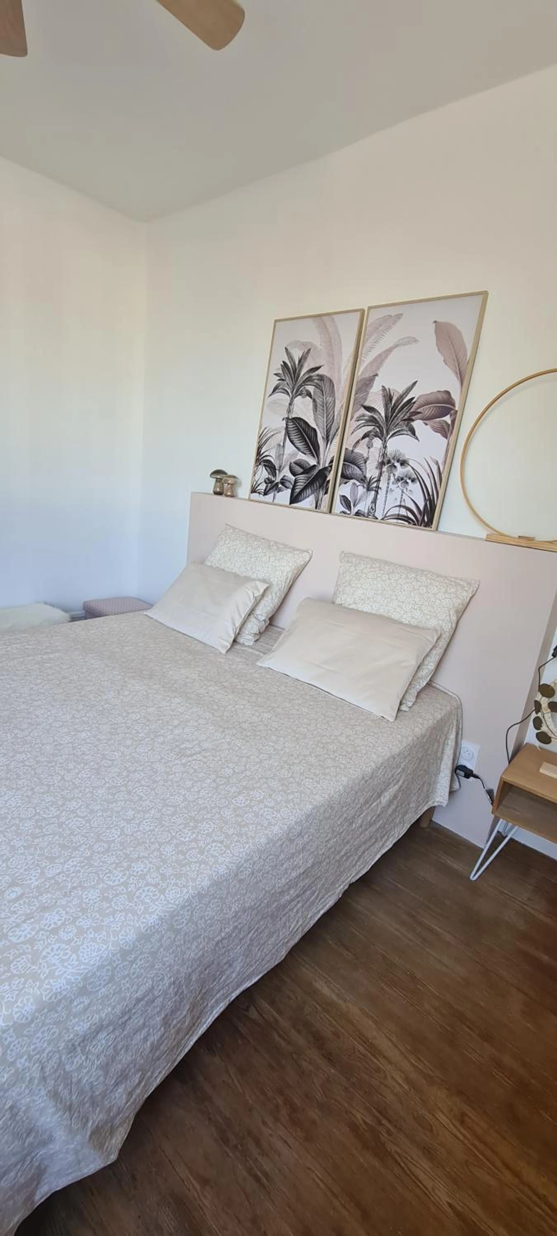 Chambre disponible pour un séminaire d'entreprise à Maison de ville au bord du Lez, 170m2 cosy. - Bollène
