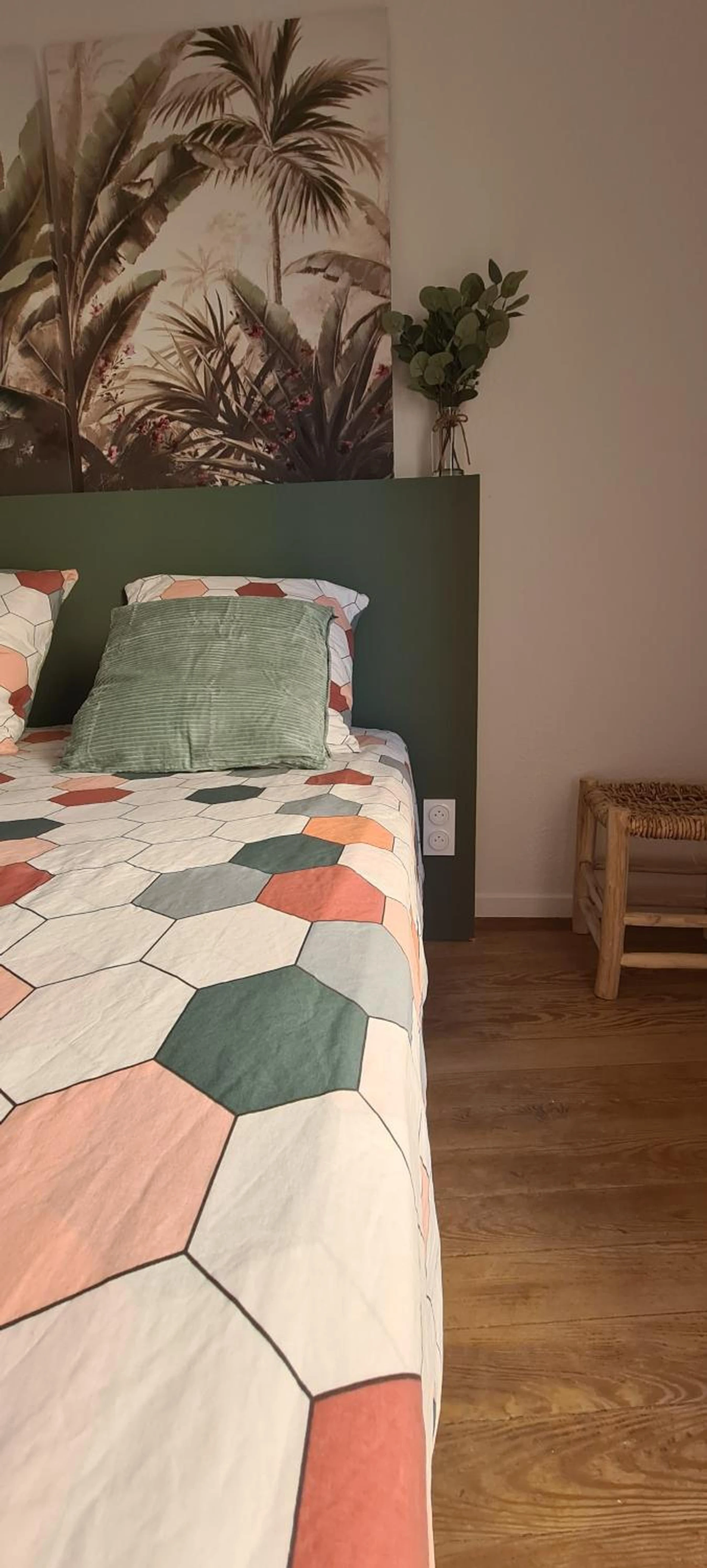 Chambre disponible pour un séminaire d'entreprise à Maison de ville au bord du Lez, 170m2 cosy. - Bollène