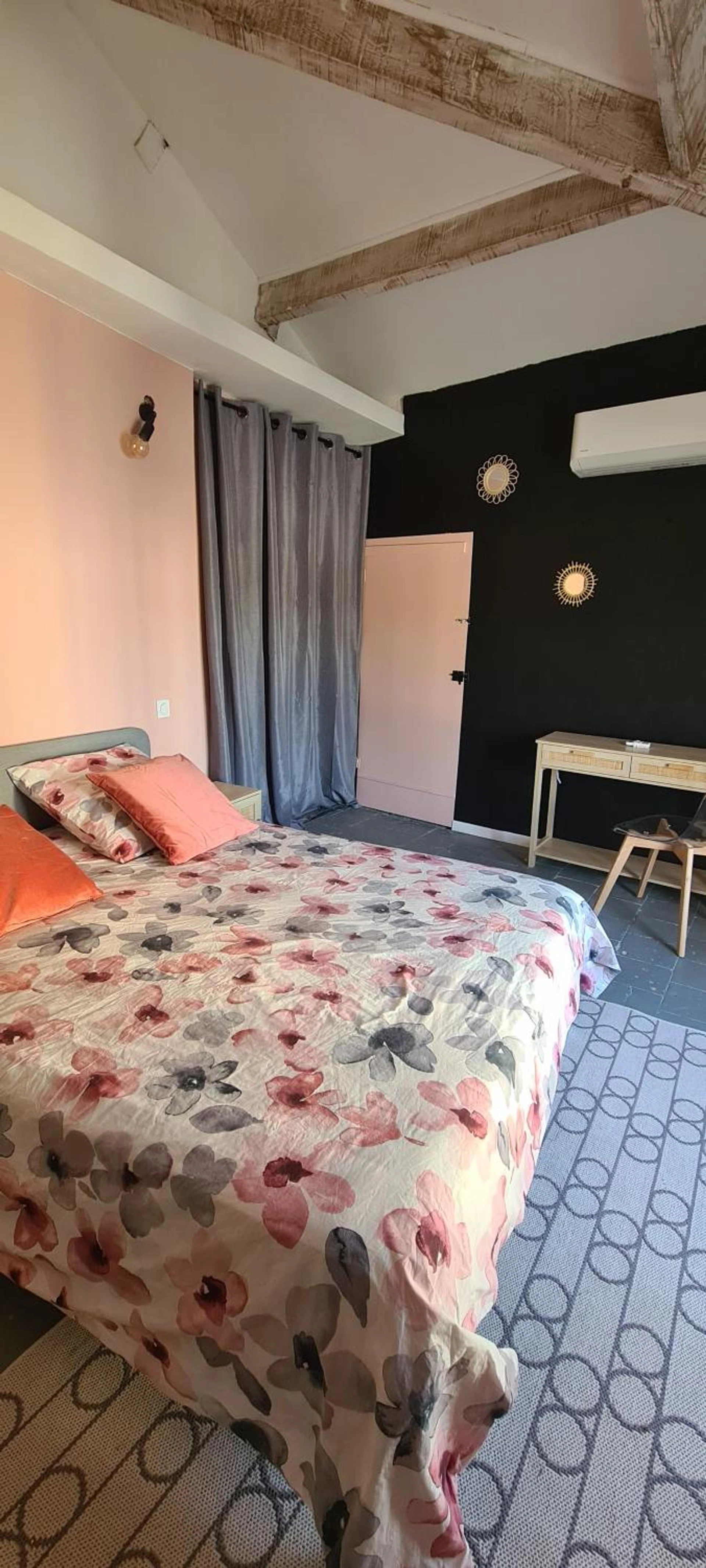 Magnifique chambre pour un séminaire d'entreprise à Maison de ville au bord du Lez, 170m2 cosy. - Bollène
