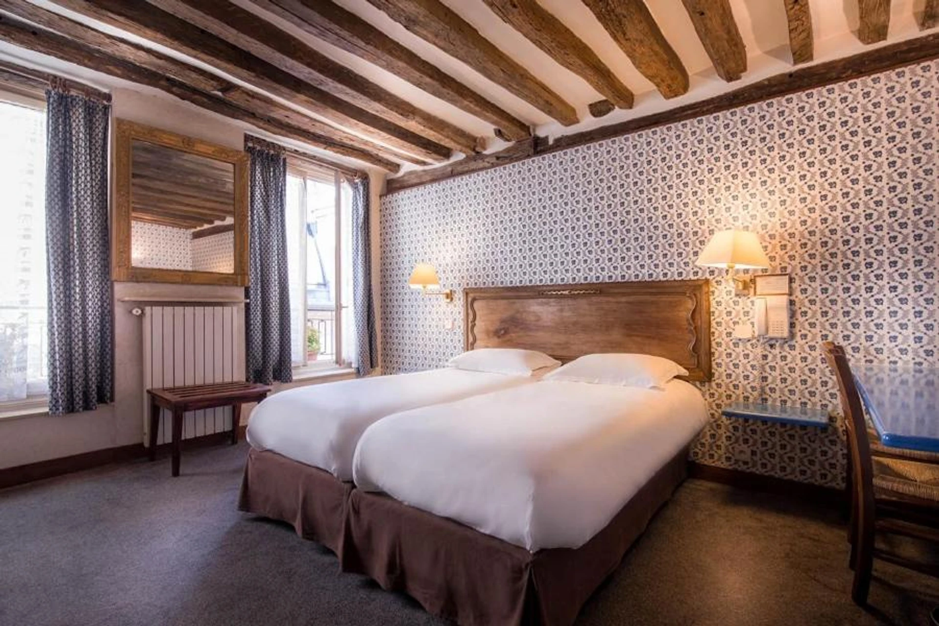 Chambre à Hotel du Lys - Organiser un séminaire d'entreprise à Paris
