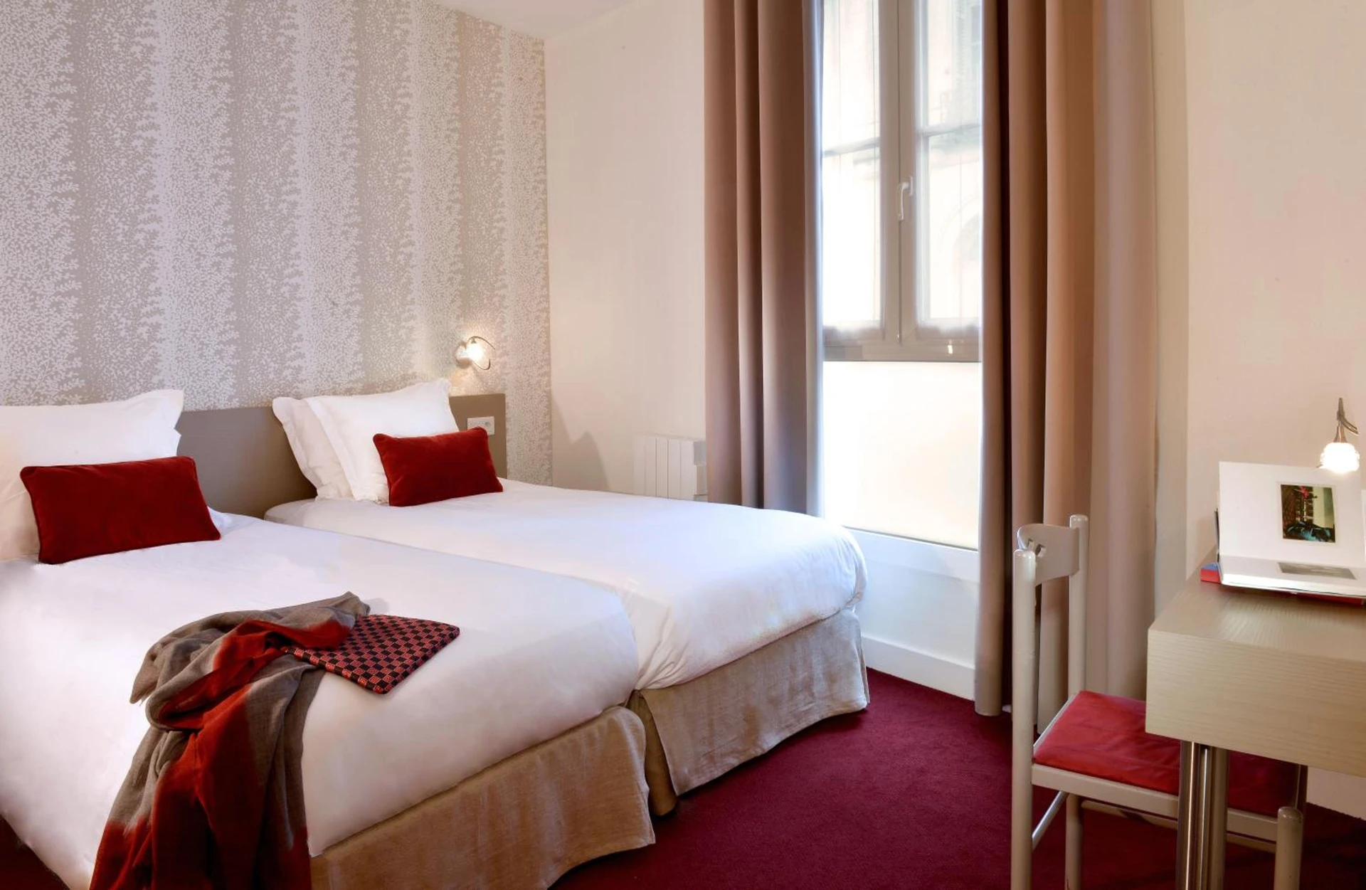 Magnifique chambre pour un séminaire d'entreprise à Hôtel Du Manoir - Tours