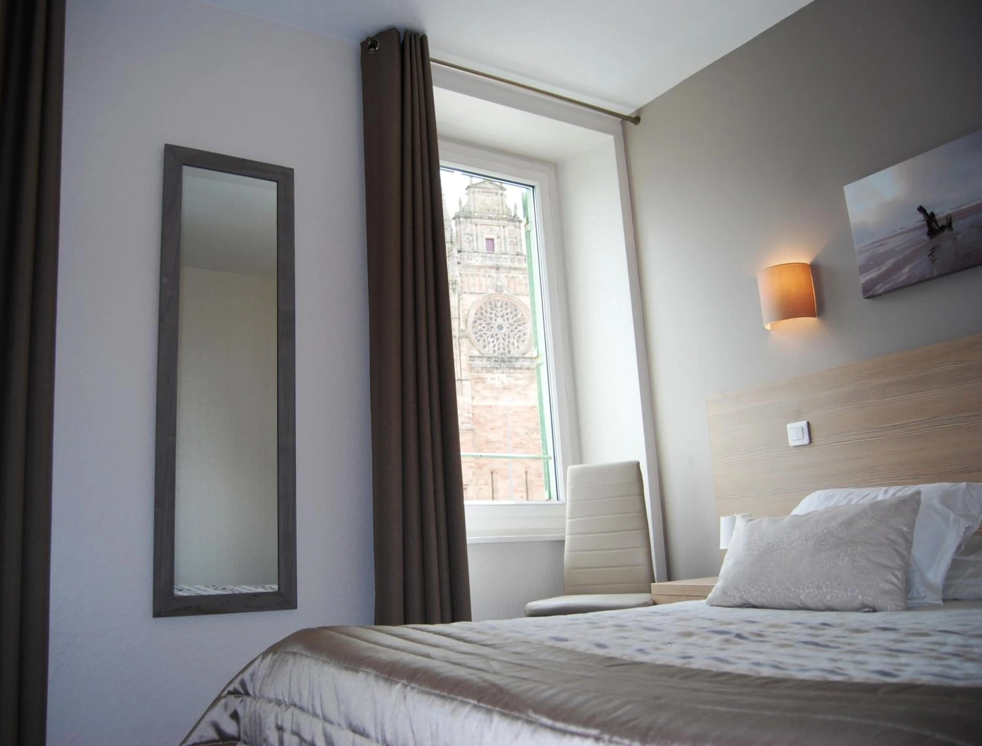 Chambre disponible pour un séminaire d'entreprise à Logis Hôtel Restaurant du Midi - Rodez Centre - Rodez