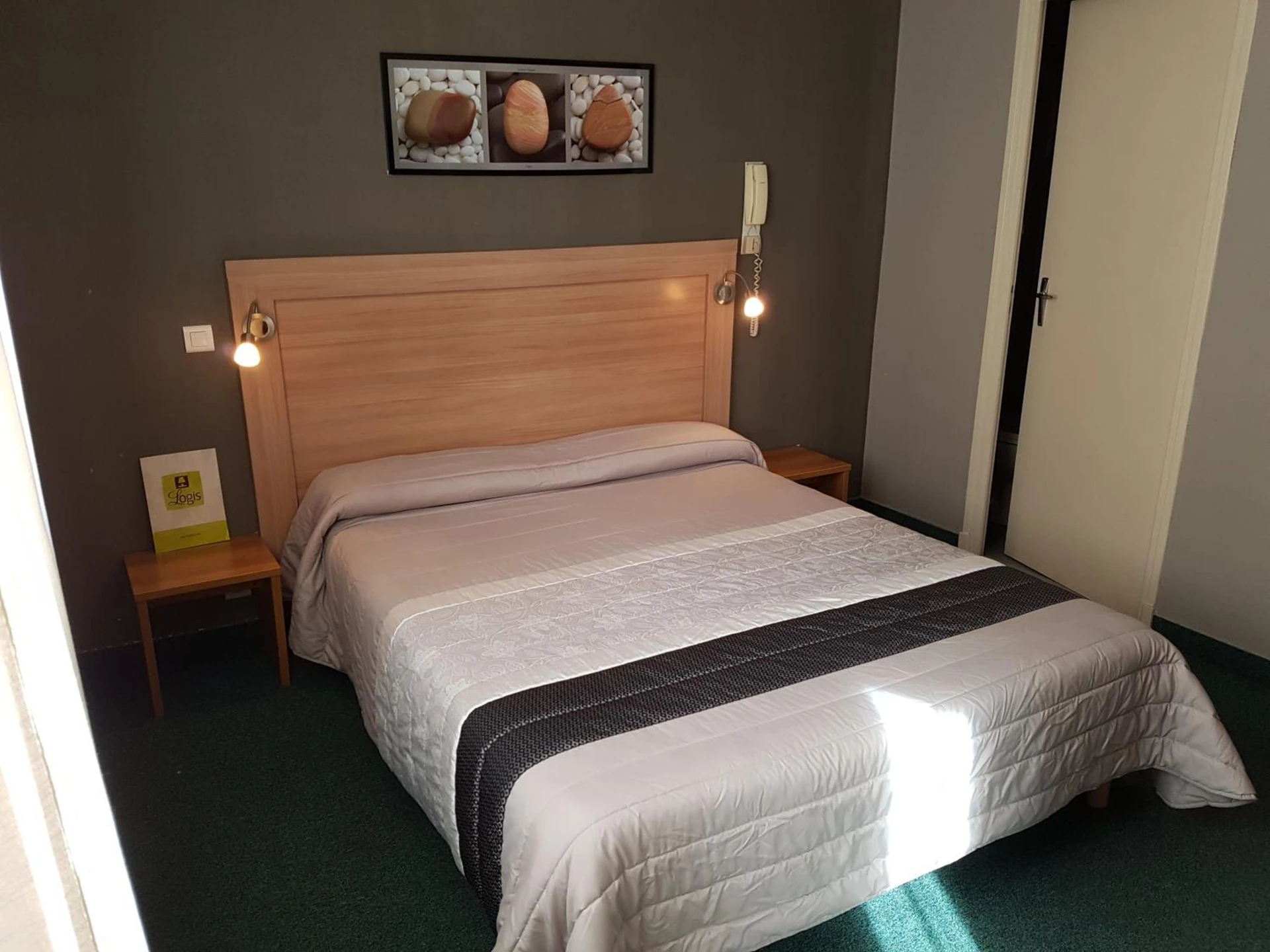 Chambre disponible pour un séminaire d'entreprise à Logis Hôtel Restaurant du Midi - Rodez Centre - Rodez
