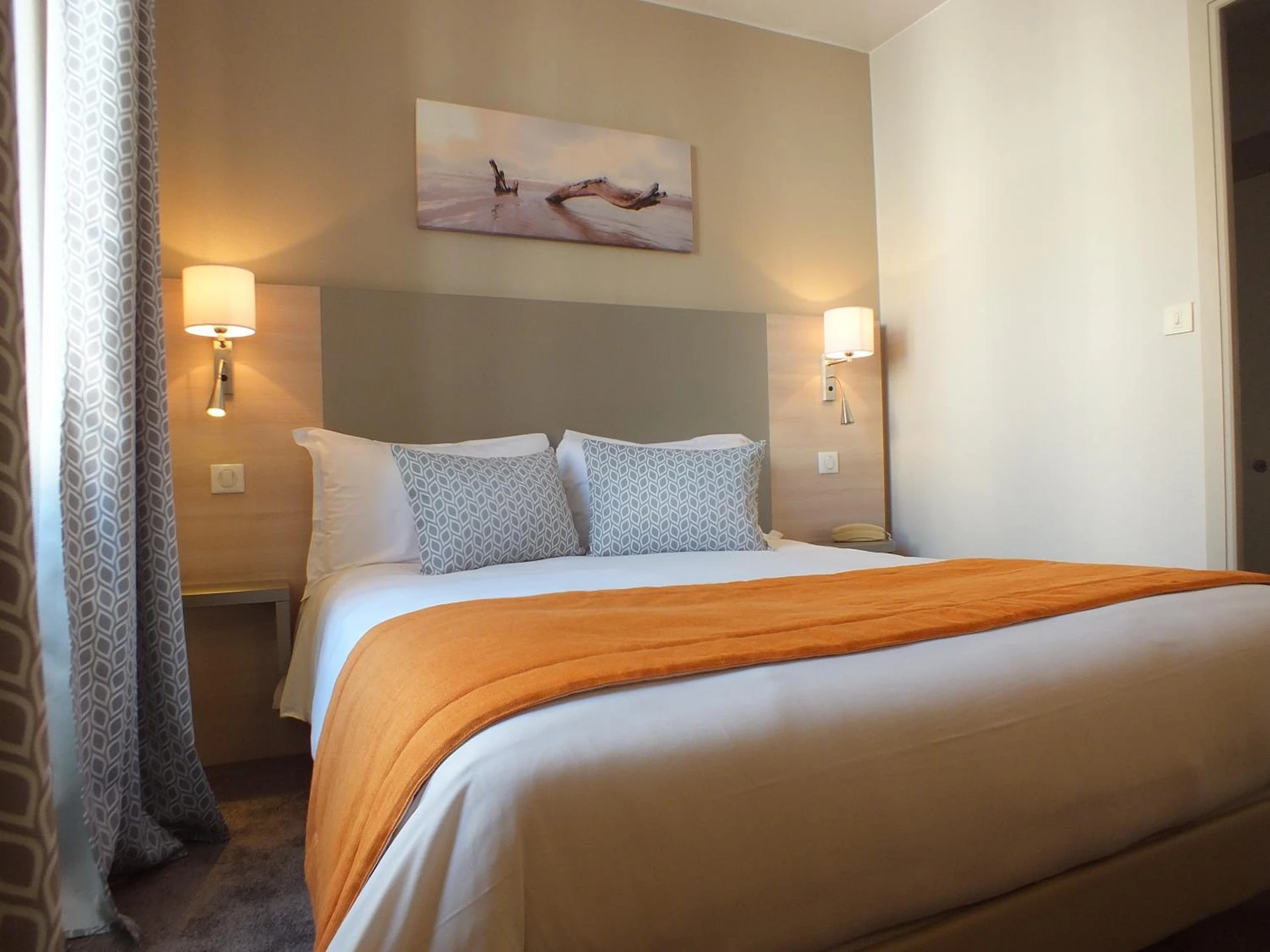 Magnifique chambre pour un séminaire d'entreprise à Hotel Du Midi - Nice