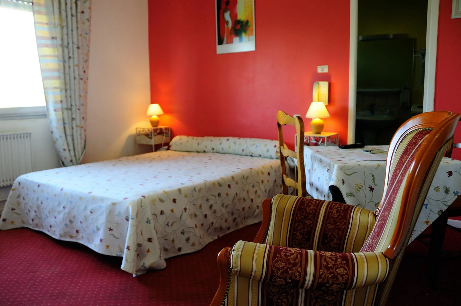 Chambre disponible pour un séminaire d'entreprise à Logis Hotel du Midi - Salon-de-Provence