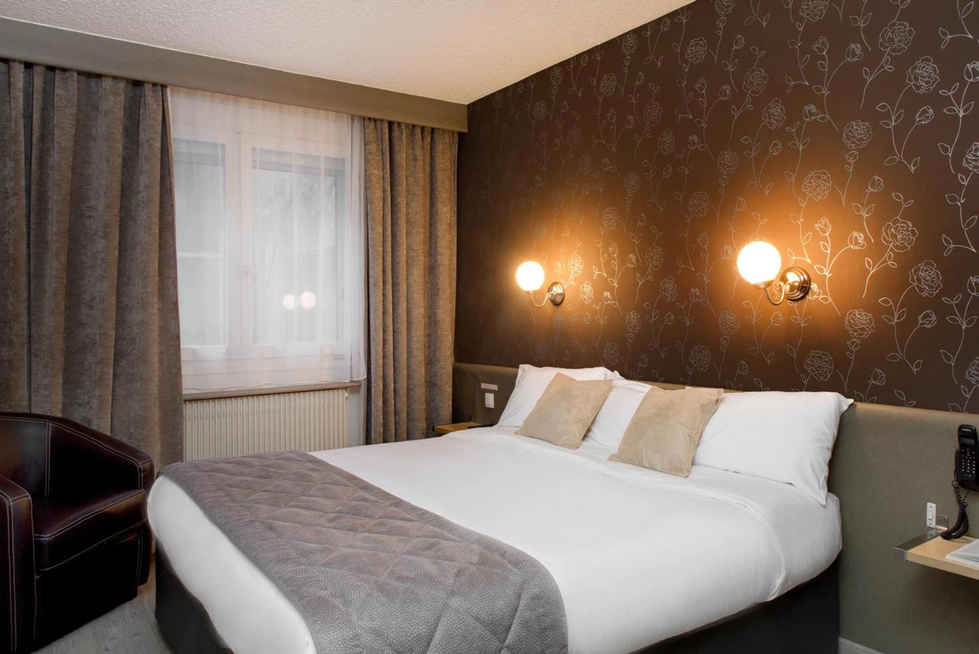Chambre disponible pour un séminaire d'entreprise à Logis Hôtel du Midi - Saint Etienne Sud - Saint-Étienne