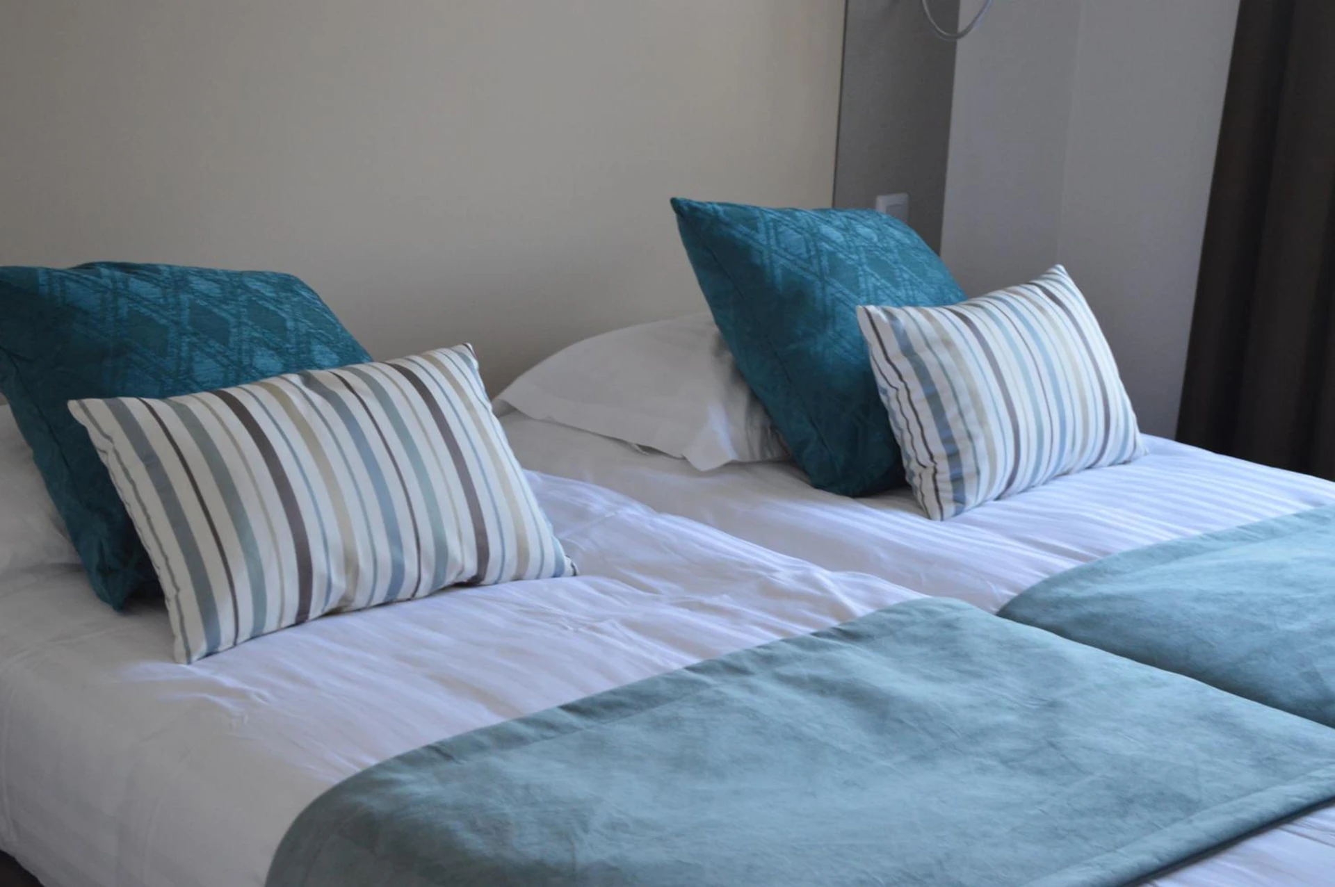 Chambre disponible pour un séminaire d'entreprise à Logis Hotel du Parc-Restaurant - Le Rouget de Lisle - Lons-le-Saunier