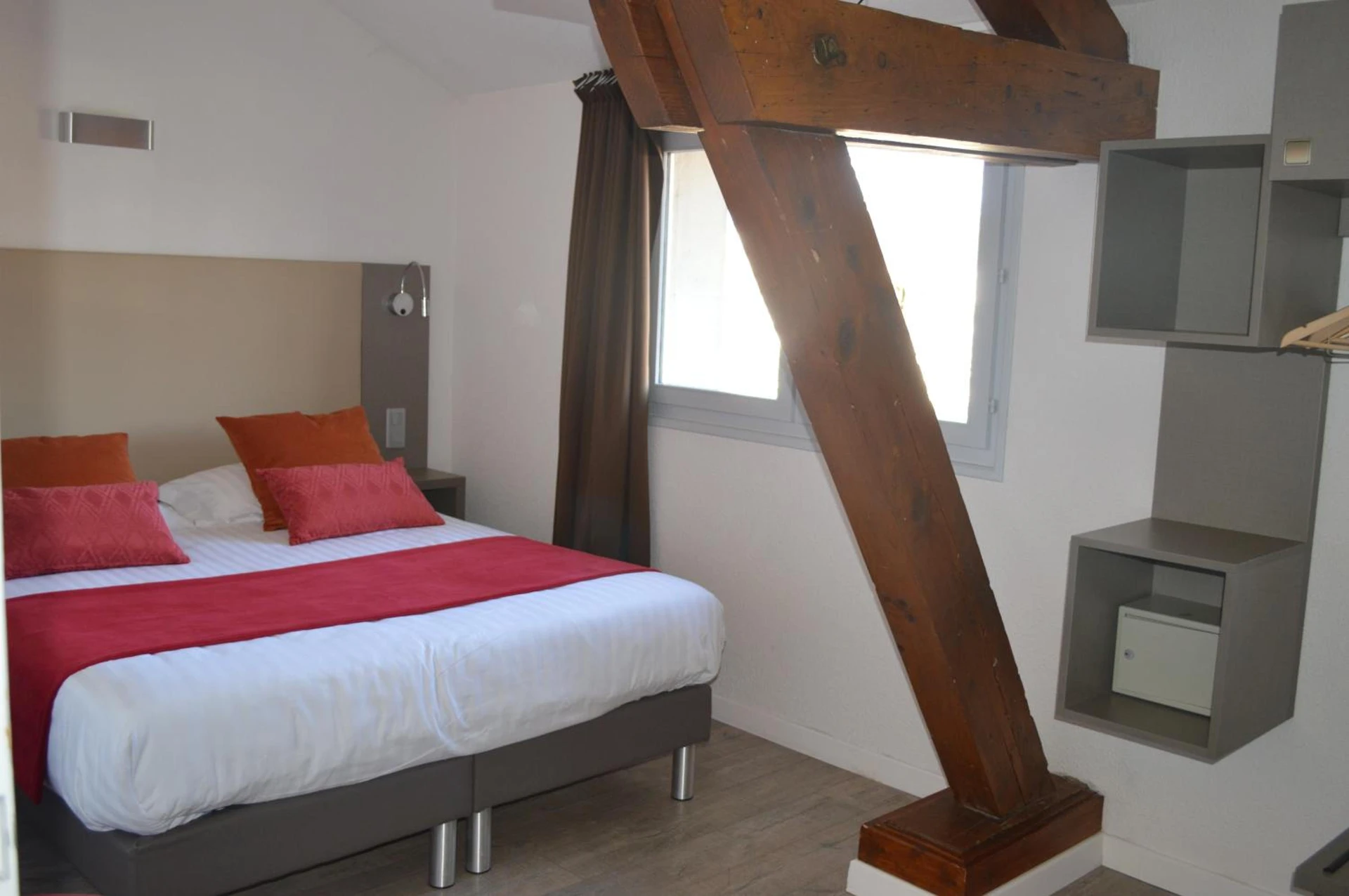 Magnifique chambre pour un séminaire d'entreprise à Logis Hotel du Parc-Restaurant - Le Rouget de Lisle - Lons-le-Saunier
