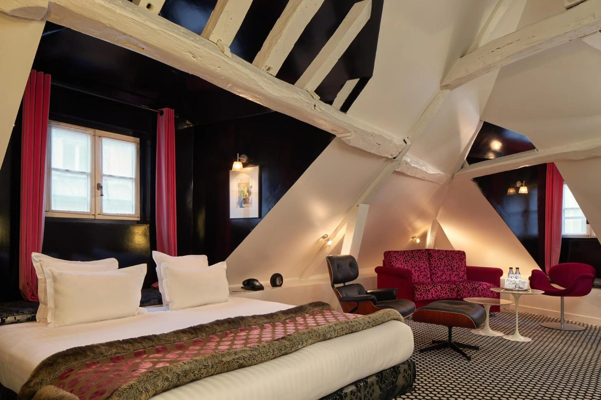 Organiser un séminaire d'entreprise : Hôtel du Petit Moulin, Haute Couture hotel by Lacroix à paris-3e-arrondissement