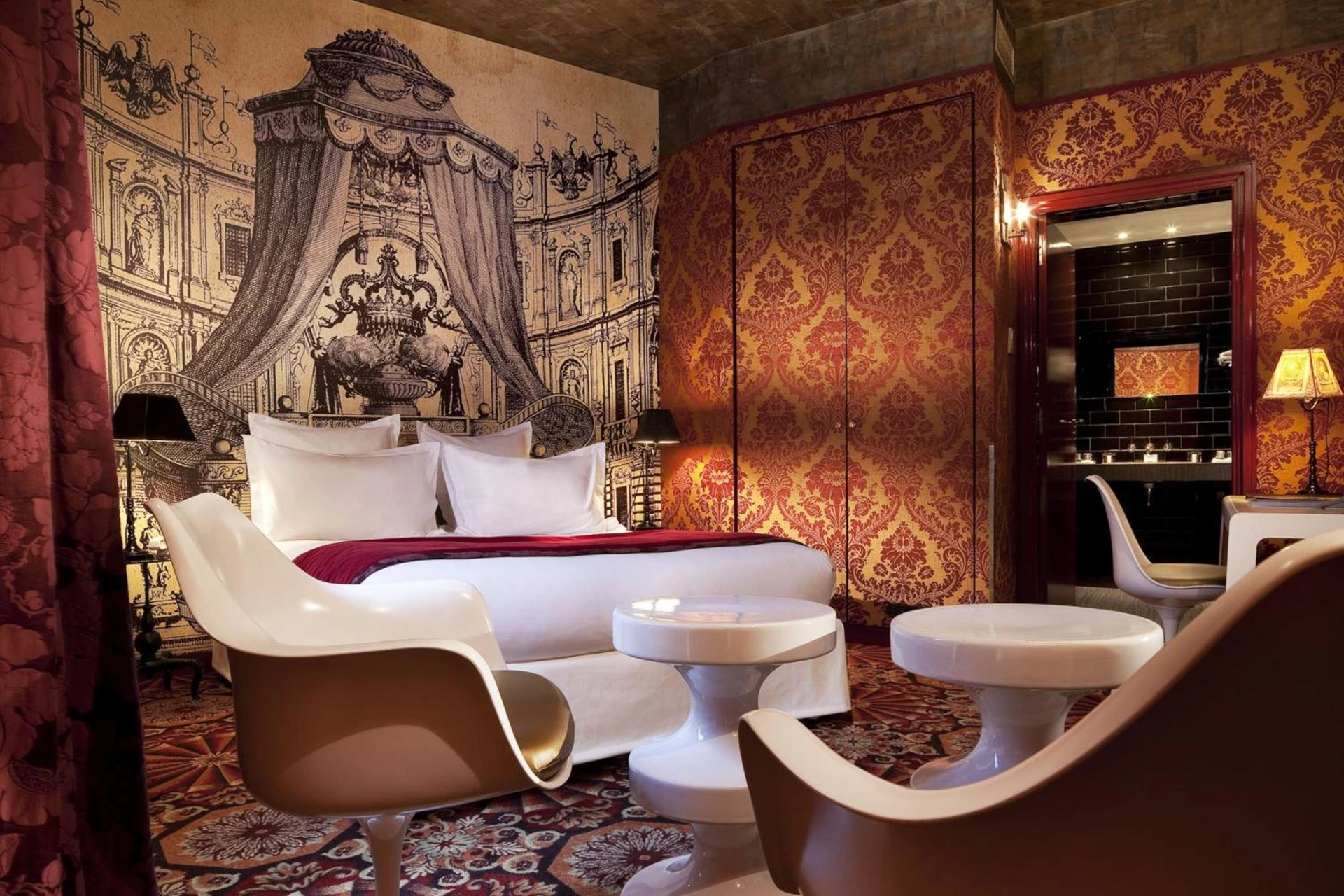 Chambre disponible pour un séminaire d'entreprise à Hôtel du Petit Moulin, Haute Couture hotel by Lacroix - Paris