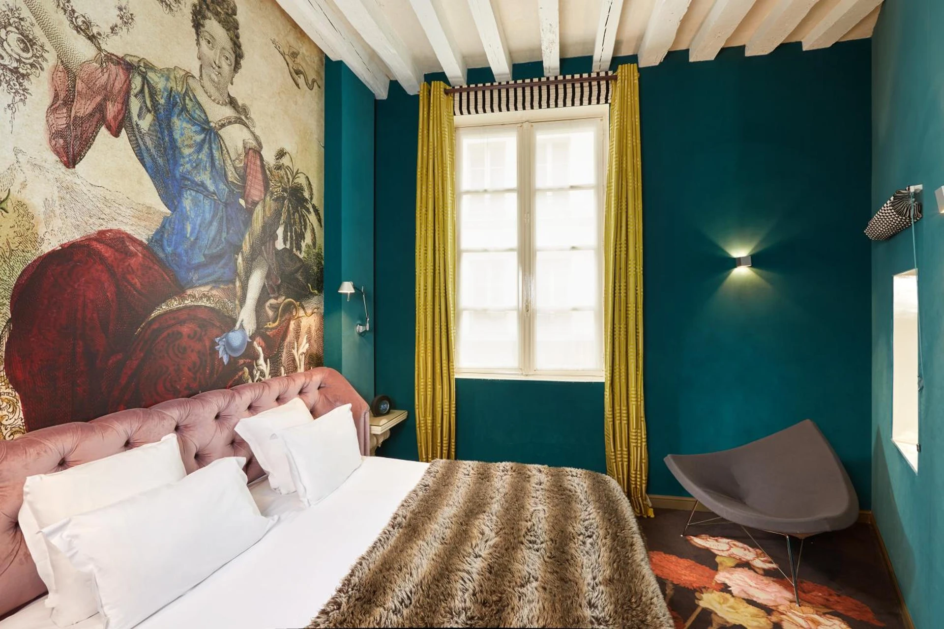 Chambre disponible pour un séminaire d'entreprise à Hôtel du Petit Moulin, Haute Couture hotel by Lacroix - Paris