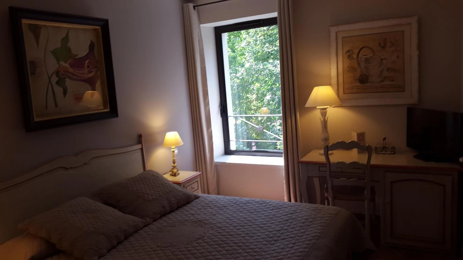 Chambre disponible pour un séminaire d'entreprise à Hotel du Poète - Fontaine-de-Vaucluse