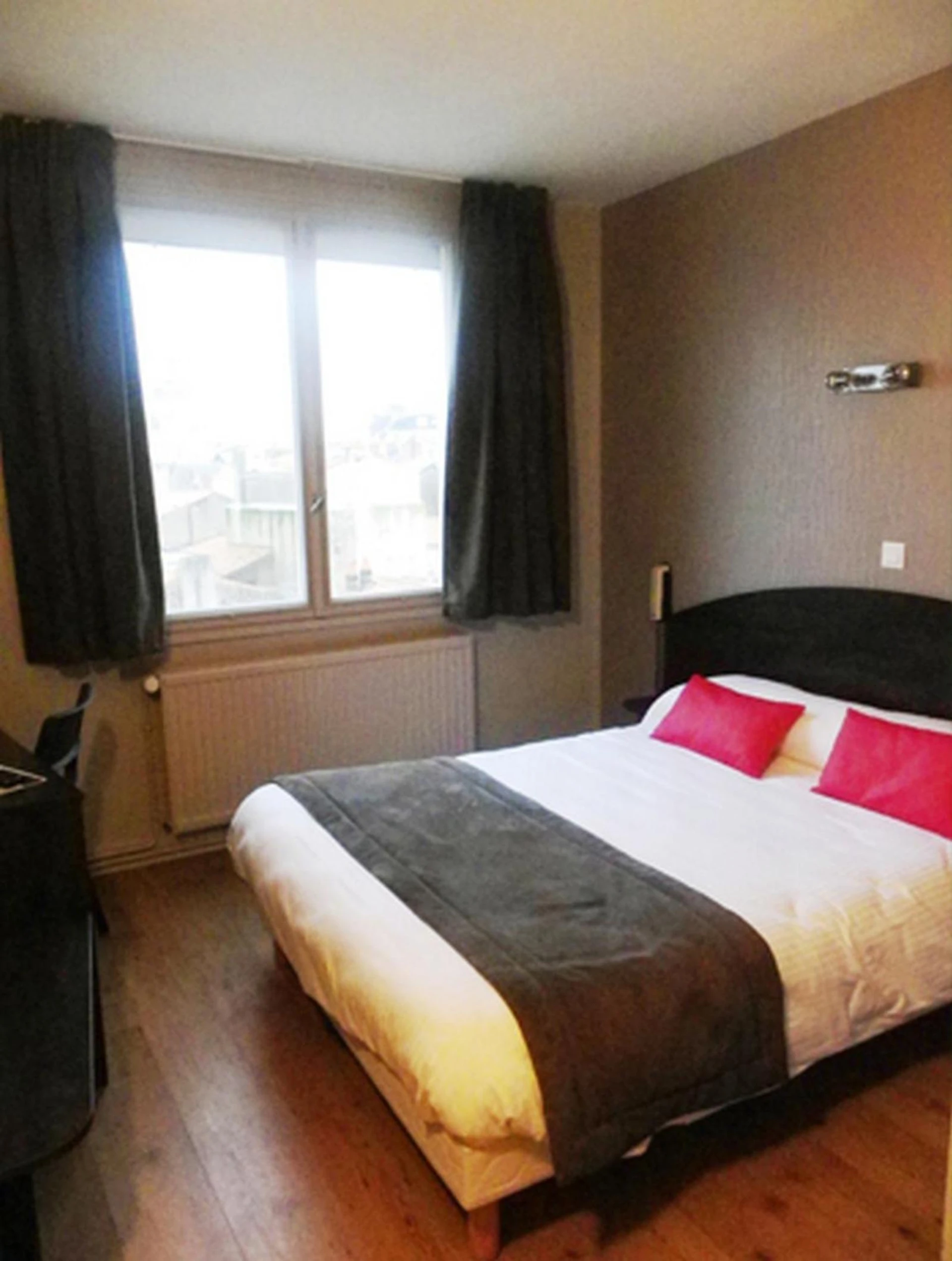 Chambre disponible pour un séminaire d'entreprise à Hôtel Du Port - Les Sables dʼOlonne