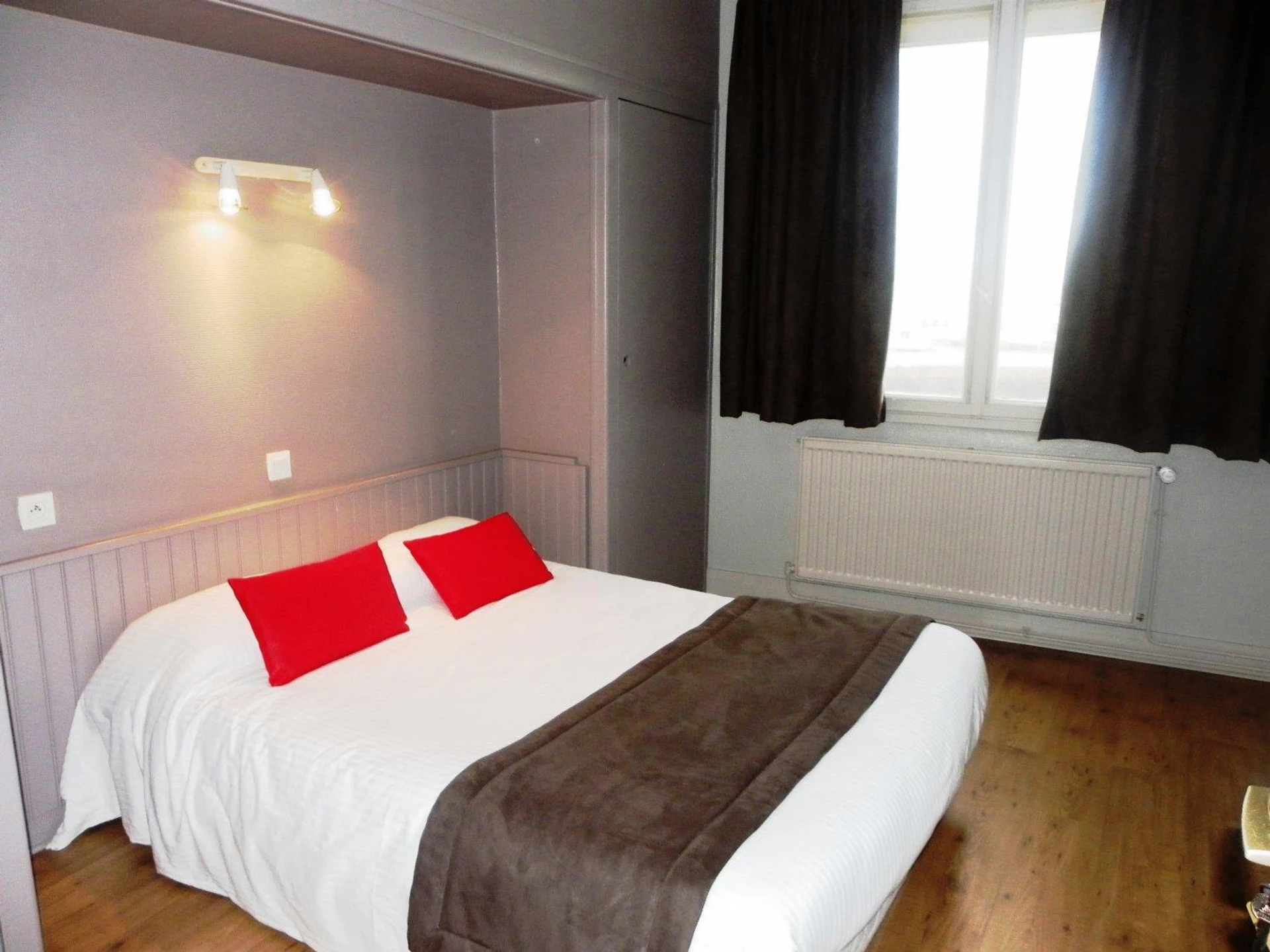 Chambre disponible pour un séminaire d'entreprise à Hôtel Du Port - Les Sables dʼOlonne