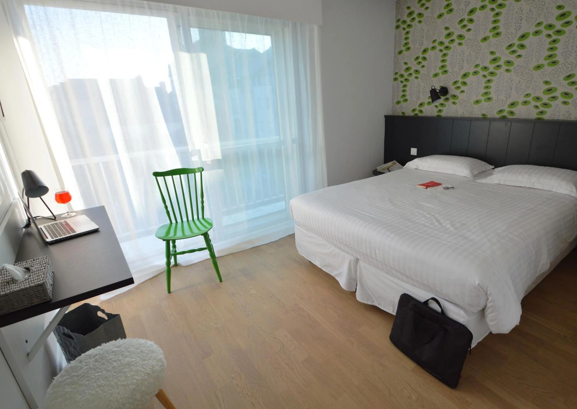 Chambre disponible pour un séminaire d'entreprise à Logis Hotel Du Port - Plobannalec-Lesconil