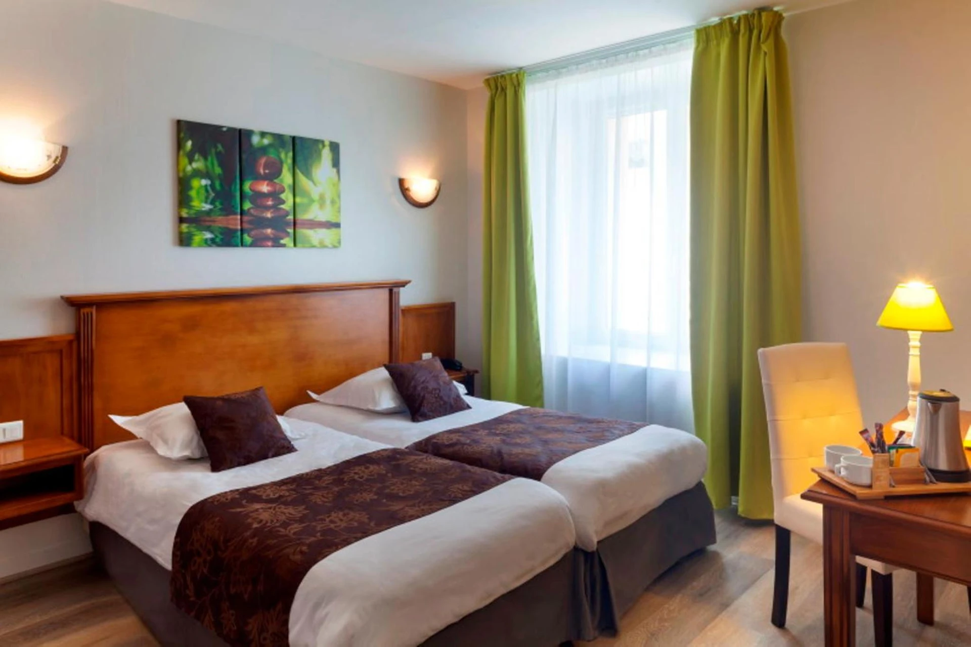 Chambre disponible pour un séminaire d'entreprise à Logis Hôtel & Restaurant du Sauvage - La Ferté-Gaucher