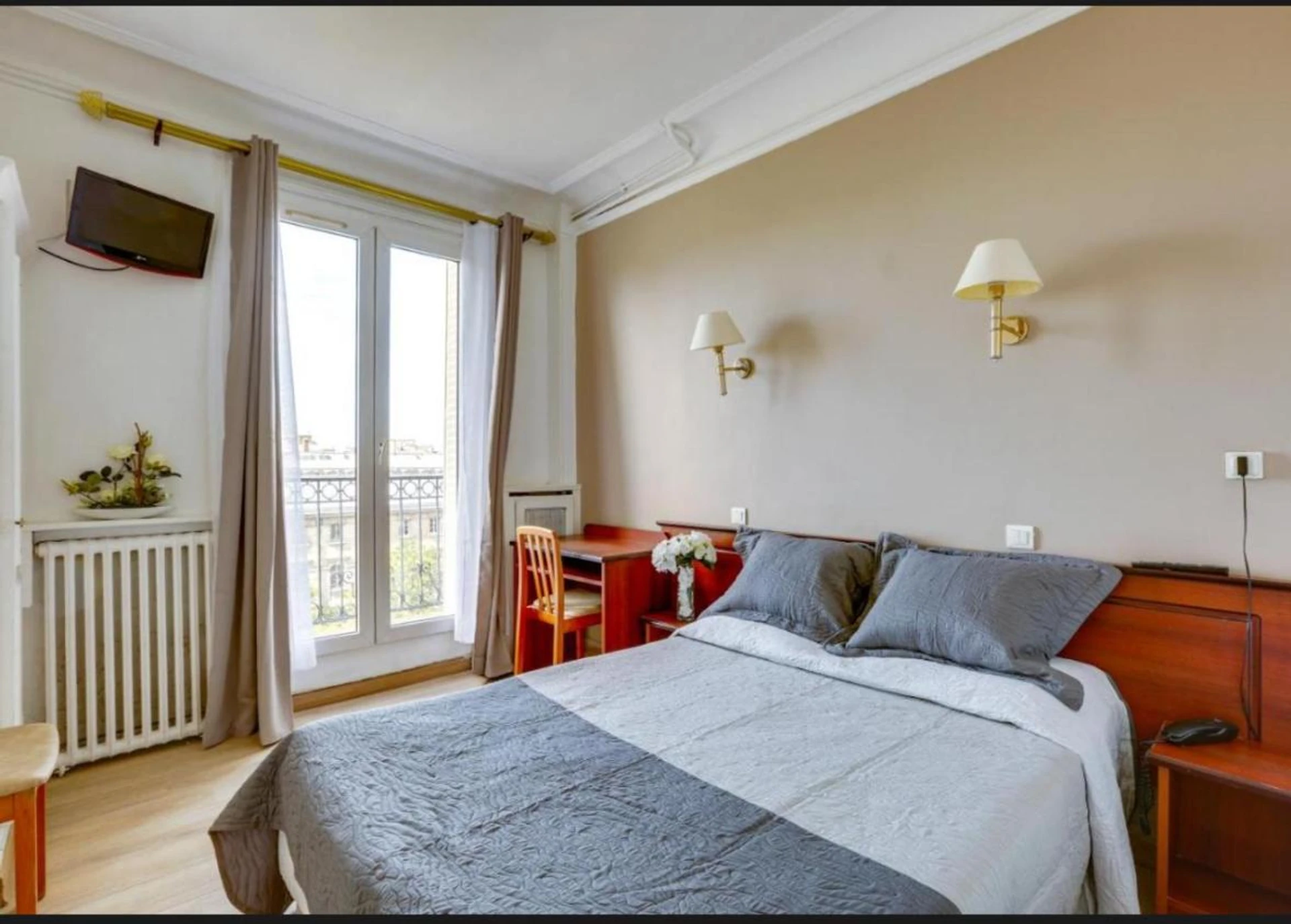Chambre à Hôtel du Square d'Anvers - Organiser un séminaire d'entreprise à Paris