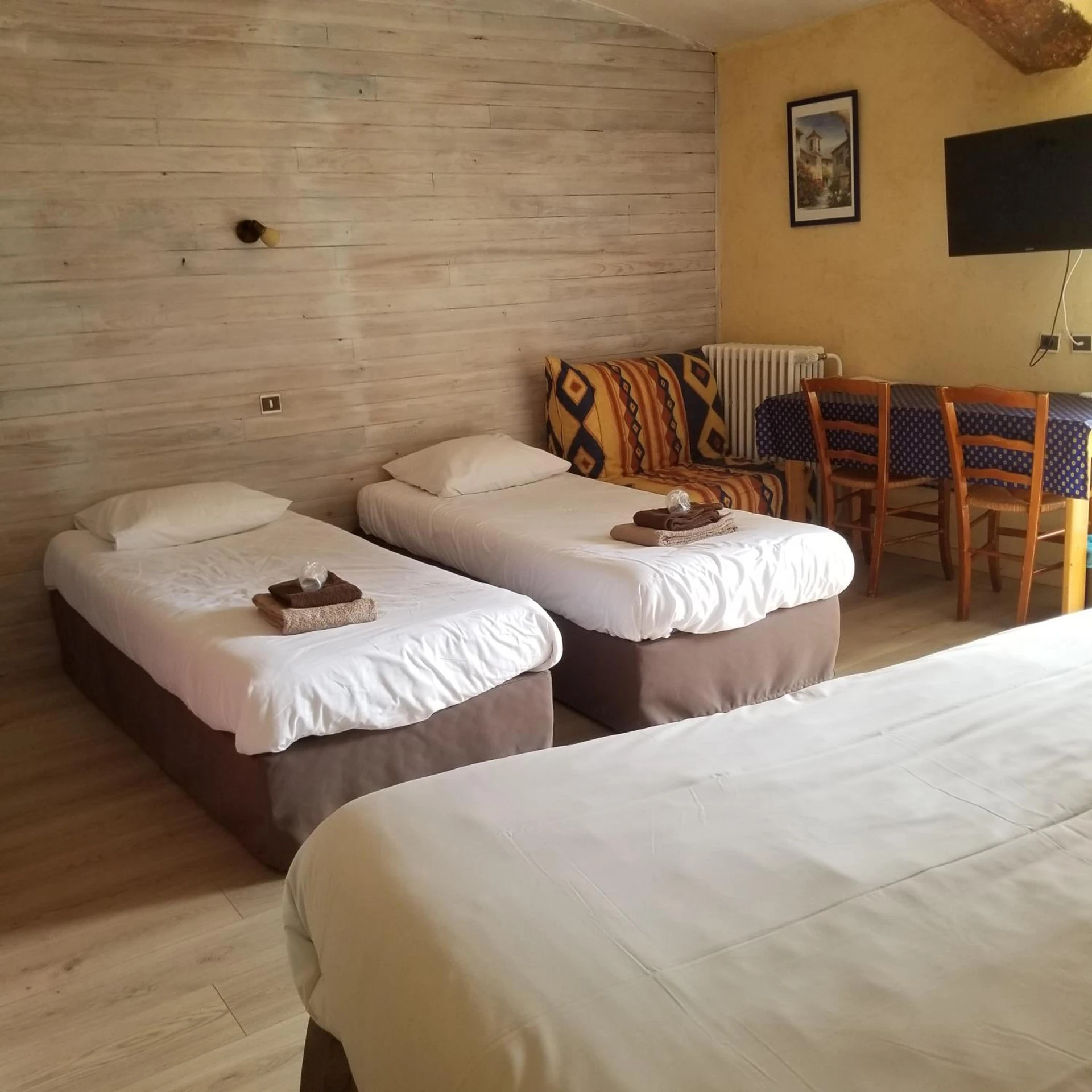 Chambre disponible pour un séminaire d'entreprise à Logis hôtel du terreau - Manosque