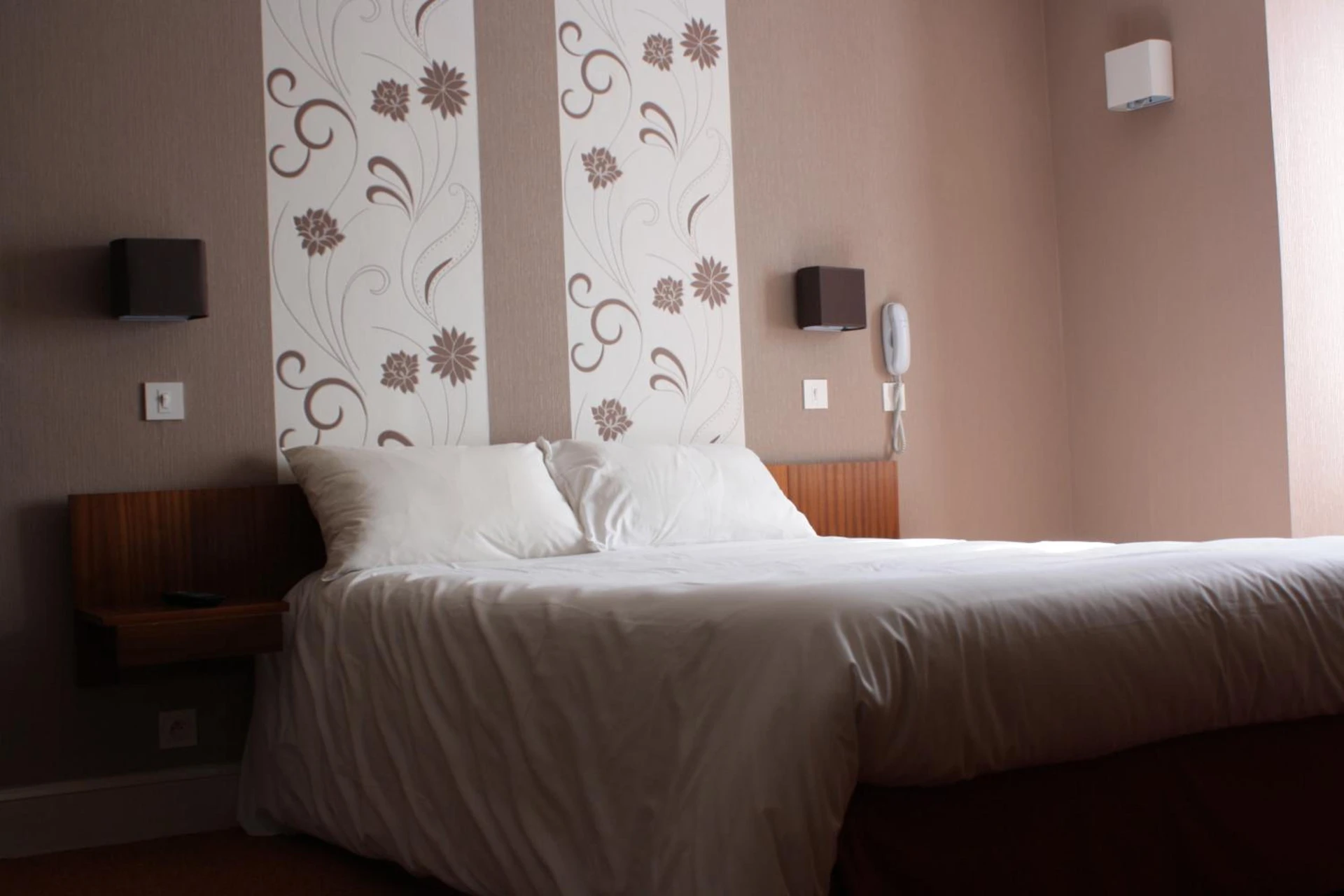 Magnifique chambre pour un séminaire d'entreprise à Hotel du Touring - Saint-Céré