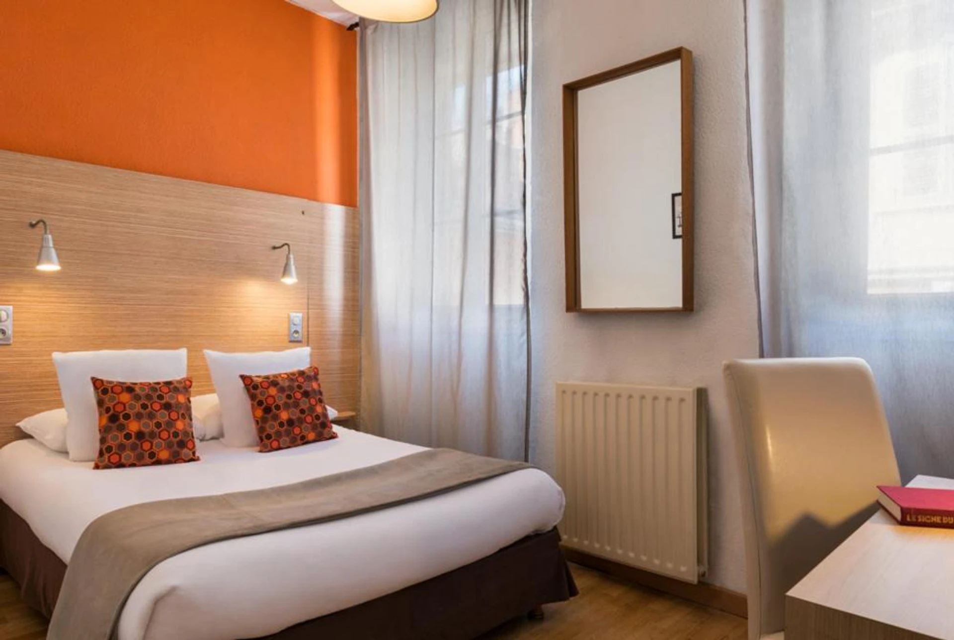 Chambre disponible pour un séminaire d'entreprise à Hôtel Edmond Rostand - Marseille