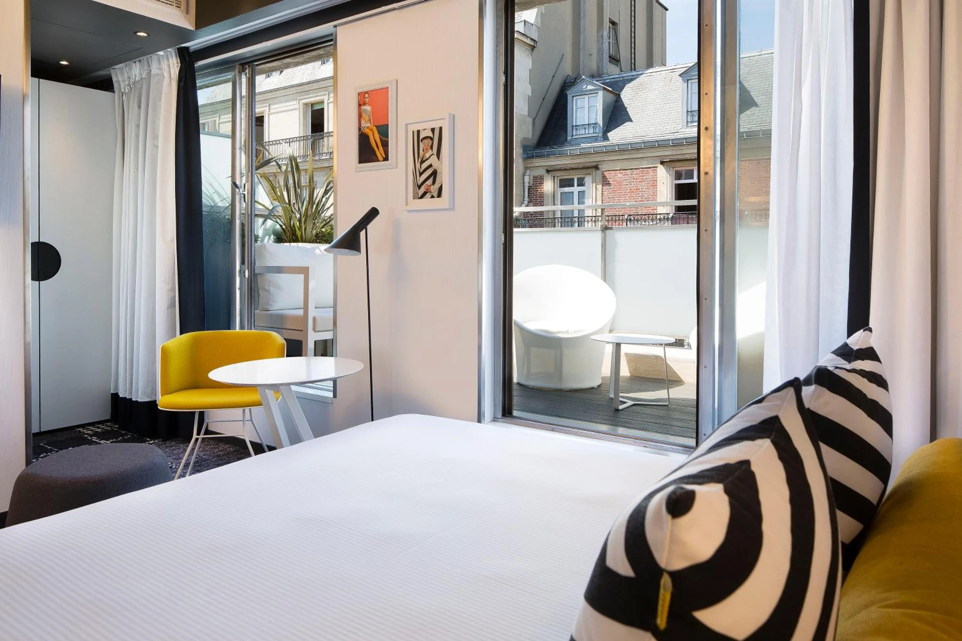 Magnifique chambre pour un séminaire d'entreprise à Hotel Ekta Champs Elysées - Paris