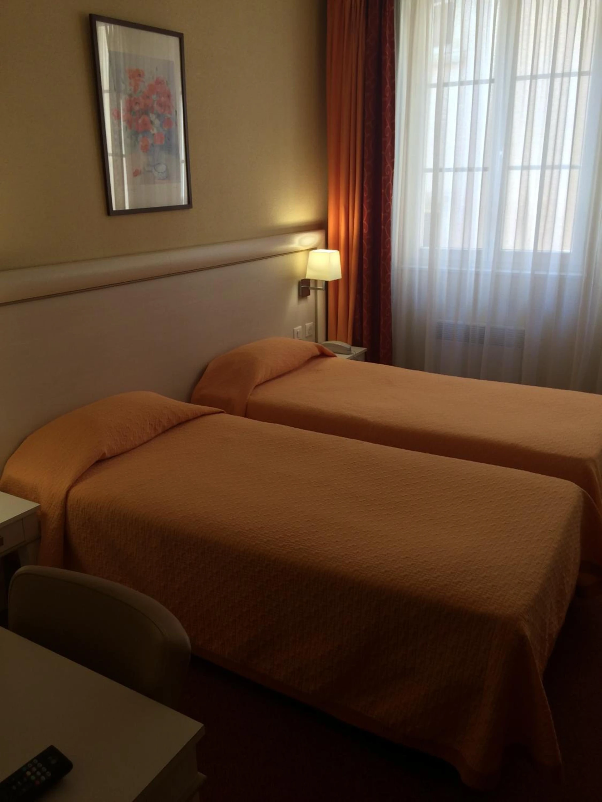 Chambre disponible pour un séminaire d'entreprise à Hotel Elysée - Lyon