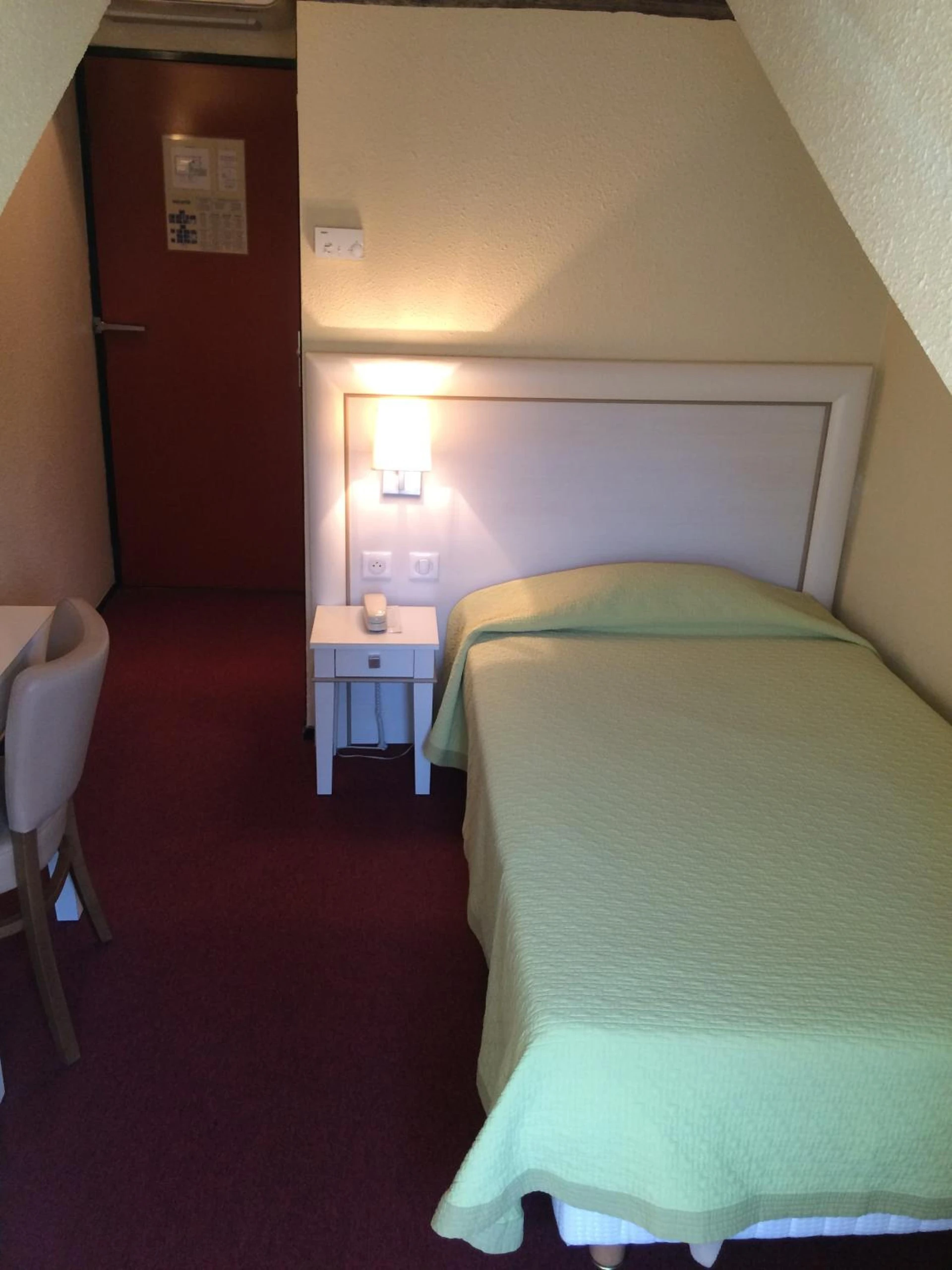 Chambre disponible pour un séminaire d'entreprise à Hotel Elysée - Lyon